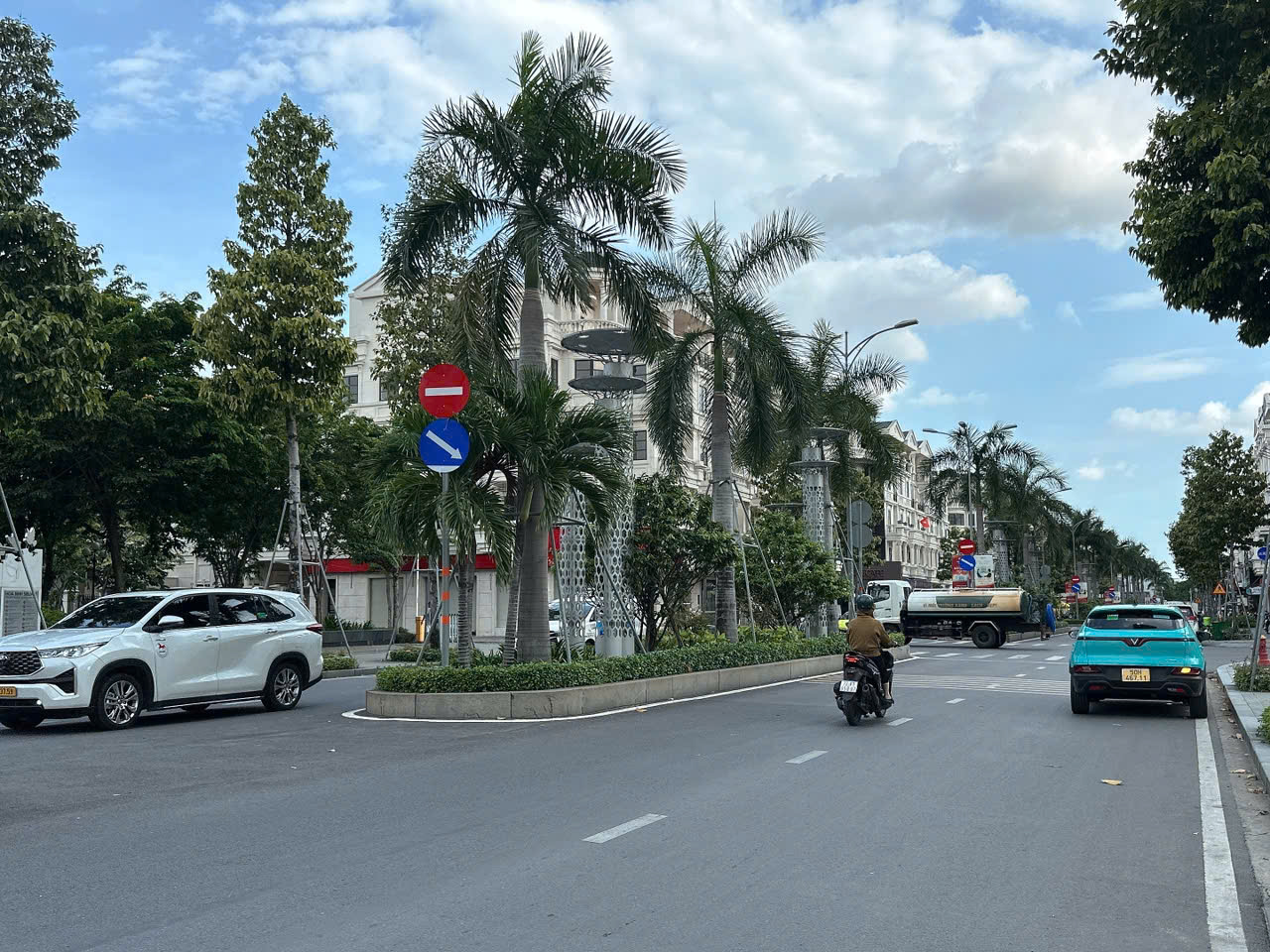 Bán Biệt thự đẳng cấp 4 lầu ngang 12m ngay KDC Cityland P.10 240m2 tiện ích VIP chỉ 55 tỷ - Ảnh chính
