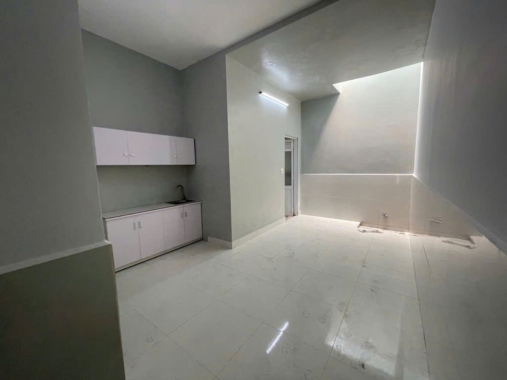 BÁN NHÀ PHƯỜNG HIỆP THÀNH HXH  88M2 2 LẦU NGANG 4.3M CHỈ 5.8 TỶ TL - Ảnh 1