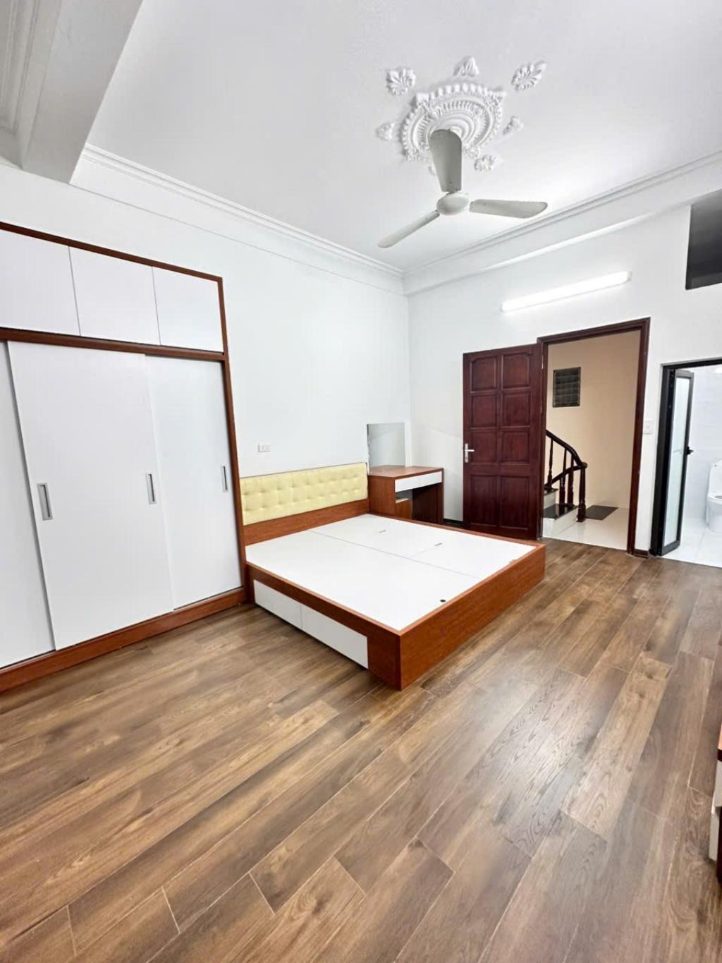 Bán nhà Cầu Giấy, Cầu Giấy, ngõ nông, đủ đồ ở ngay, 30m2, 4 tầng, Mt 4m, chỉ 9.5 tỷ - Ảnh 1