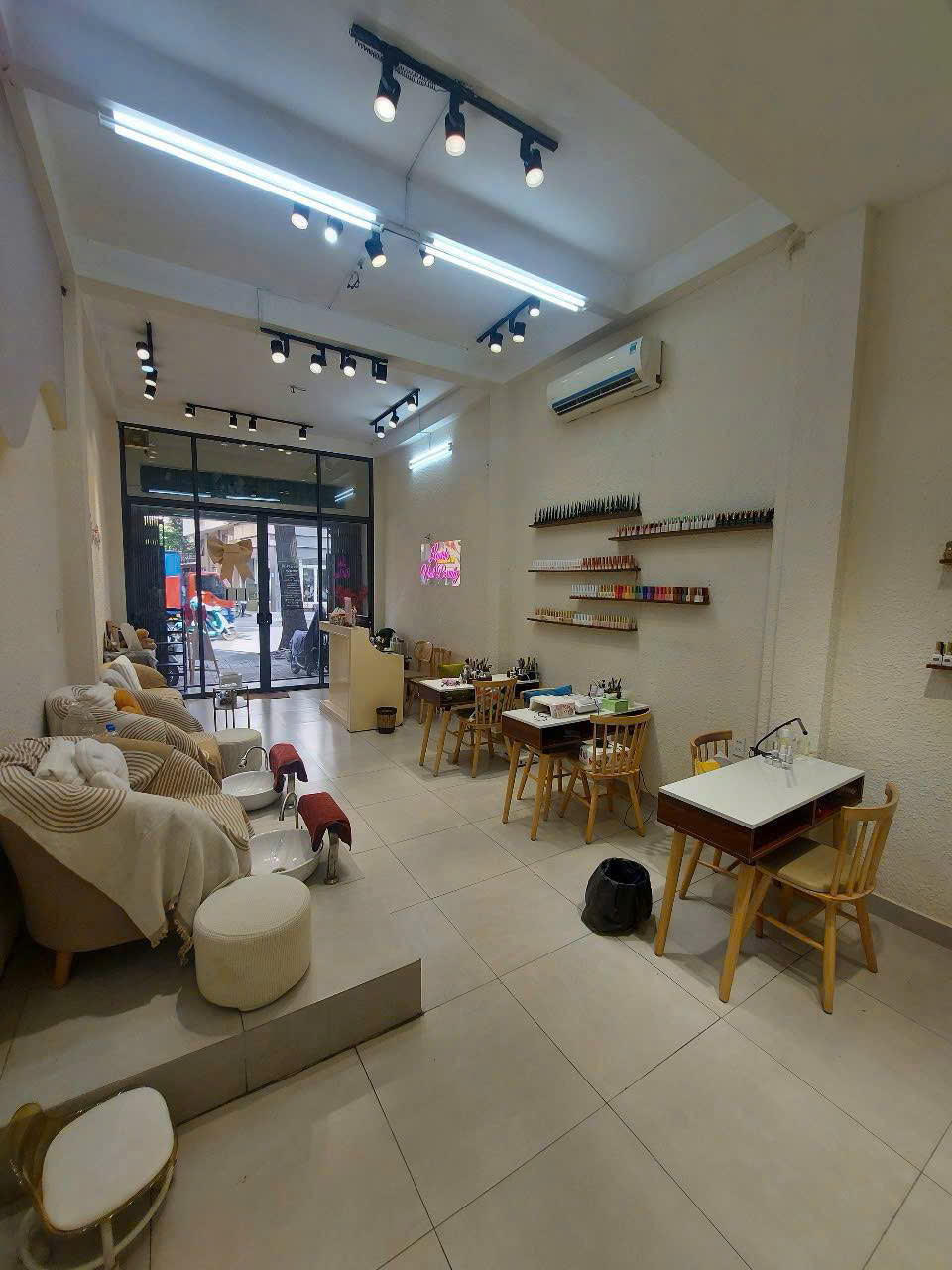 SANG NHƯỢNG TIỆM NAIL – GỘI – NỐI MI MẶT TIỀN Q3 - Ảnh chính