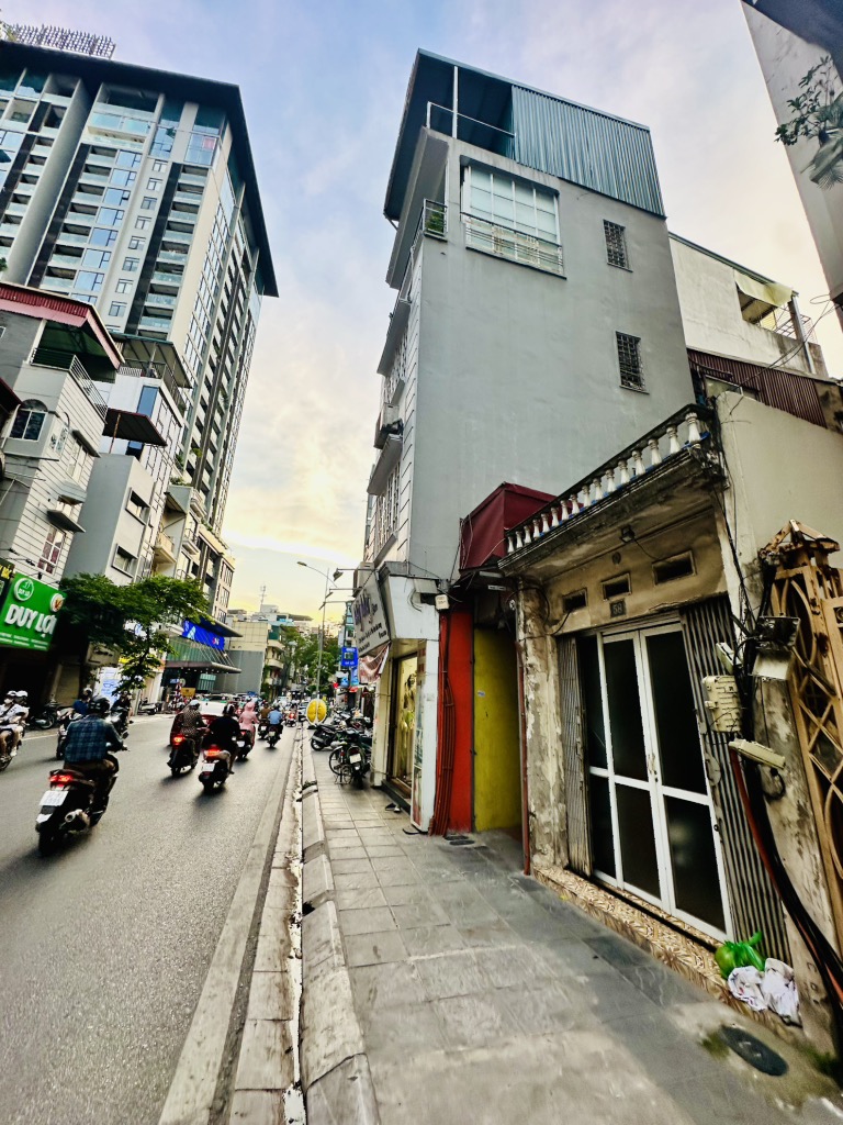 Bán nhà mặt phố Thụy Khuê, gần Chu Văn An, 58m, nhà cũ, 3 mặt thoáng, chỉ 20 tỷ - Ảnh chính