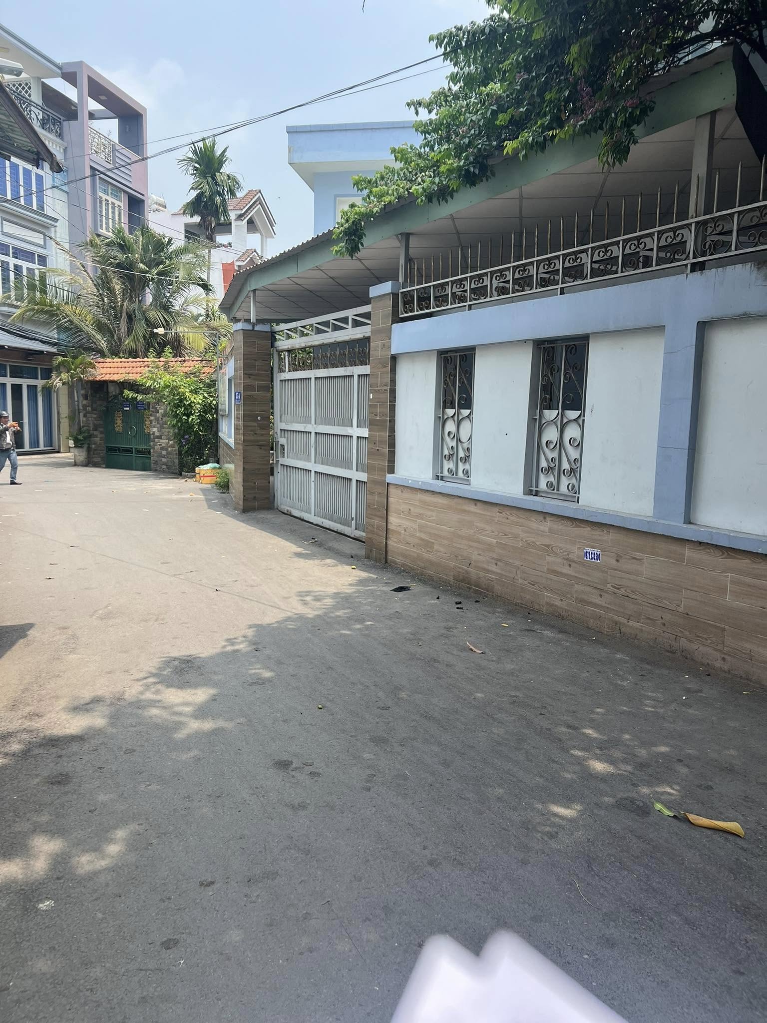 Bán Nhà hem OTO, Trần Xuân Soạn  khu cư xá ngân hàng, gần đại học Marketing- diện tích đẹp gổ xịn - Ảnh 2