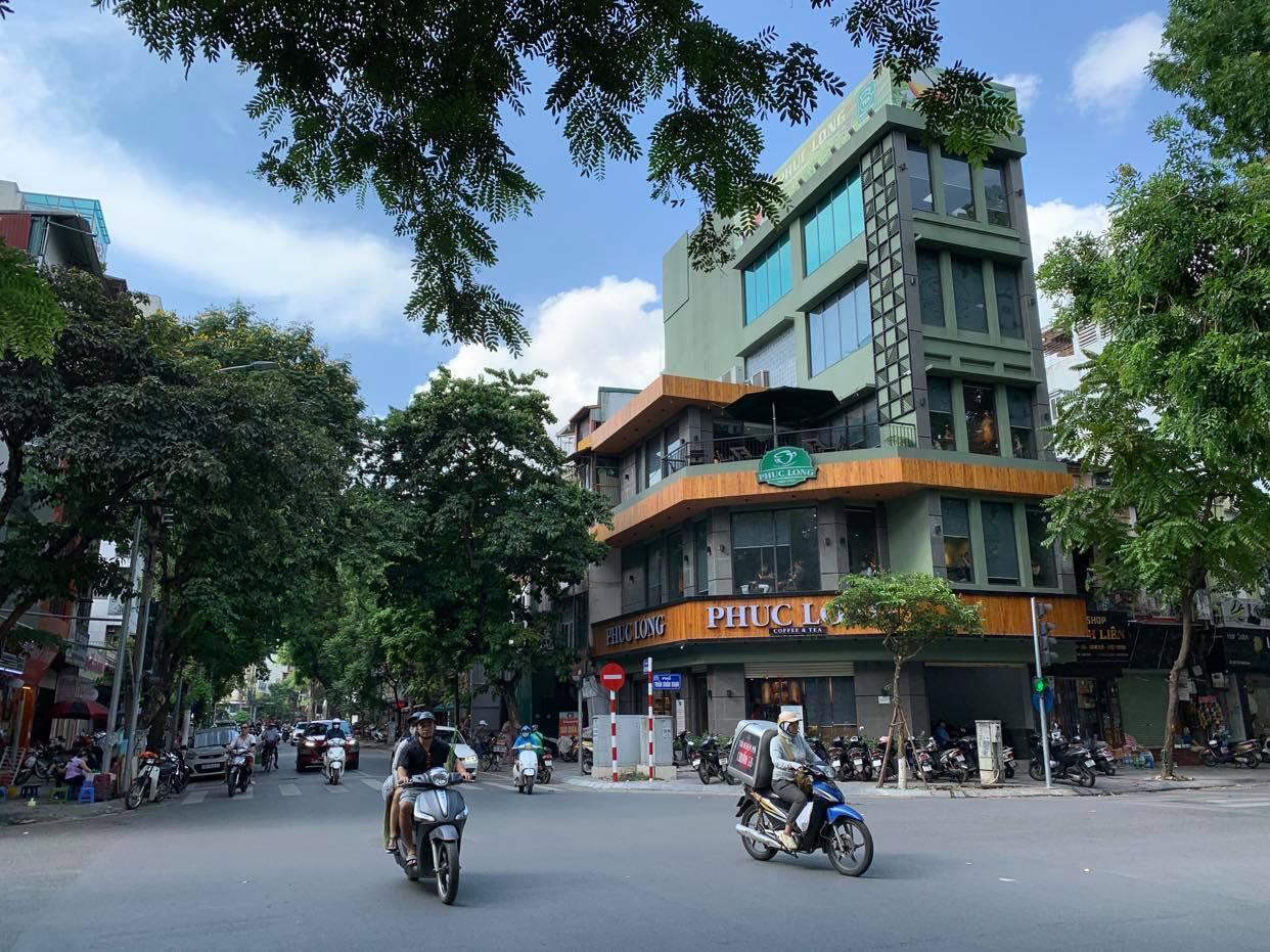 BÁN NHÀ MẶT PHỐ CẦU GIẤY MẶT TIỀN KHỦNG 15M, VỈA HÈ RỘNG, 67M CHÀO 26.9 TỶ - Ảnh 2