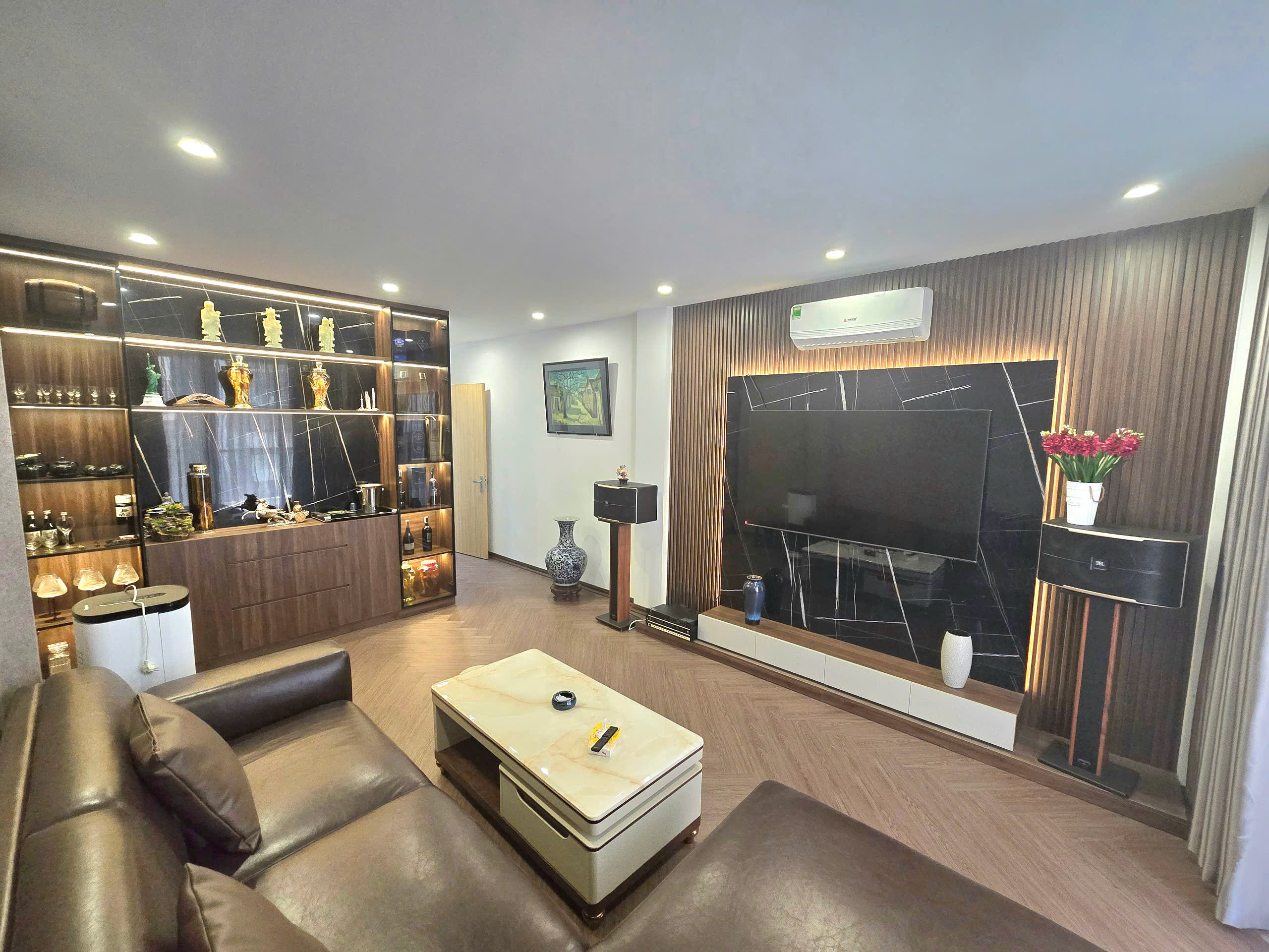 Chính chủ nhờ bán NHÀ 4T MẶT PHỐ TRÀN QUỐC TOẢN , HOÀN KIẾM , 100 m2, MT - 8m, Giá : 65.5 tỷ ( có - Ảnh 2