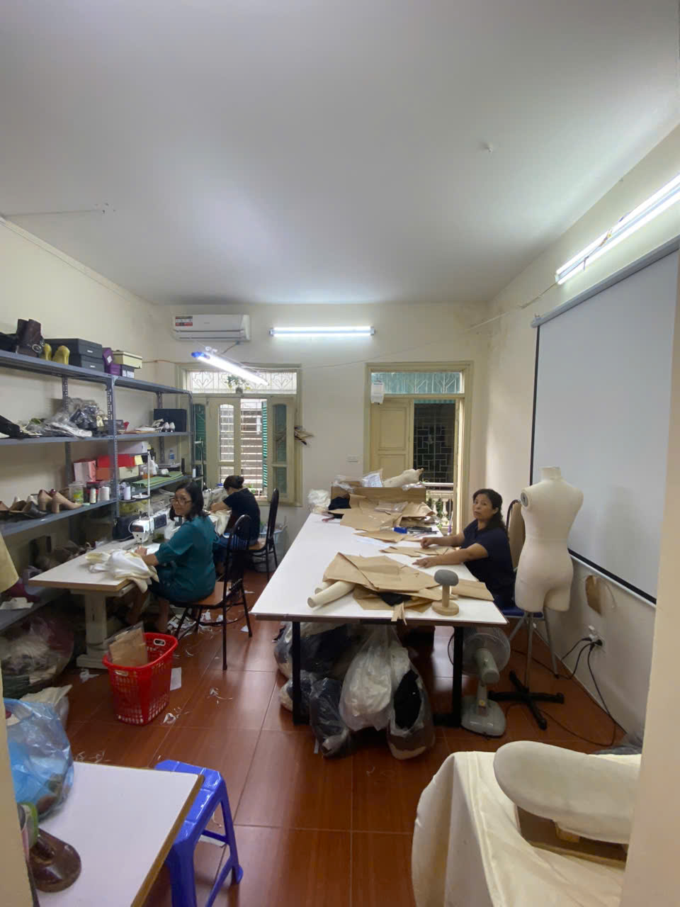 Cho thuê nhà 4 tầng tại Ngõ 84 Ngọc Khánh, Ba Đình. Kinh doanh hoặc CHDV. Chỉ 12tr - Ảnh 1