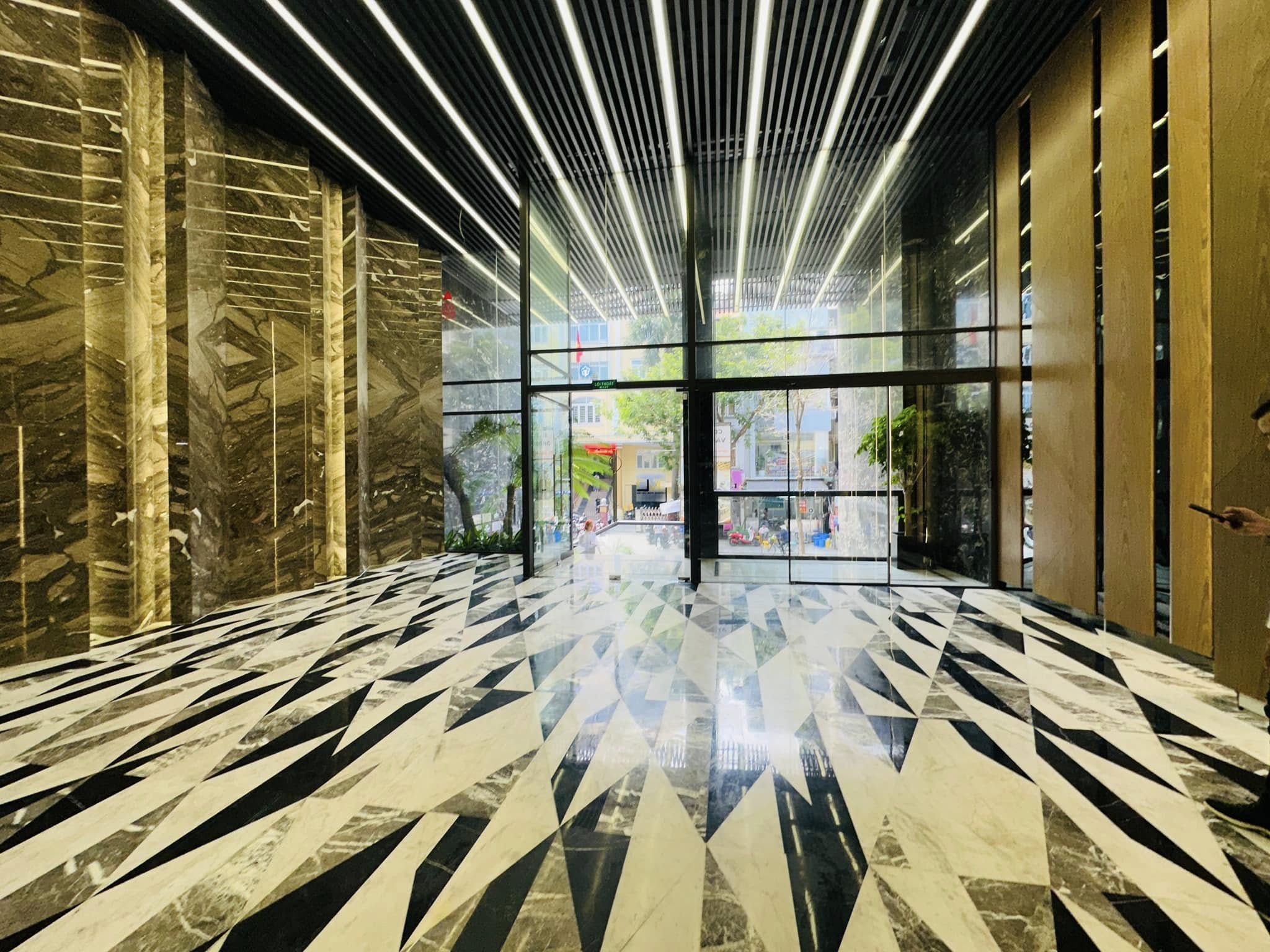 Tòa Building Mặt Phố Đội Cấn (Giang Văn Minh) 450m/10T  Thang máy, MT 10m 378 Tỷ - Ảnh 2