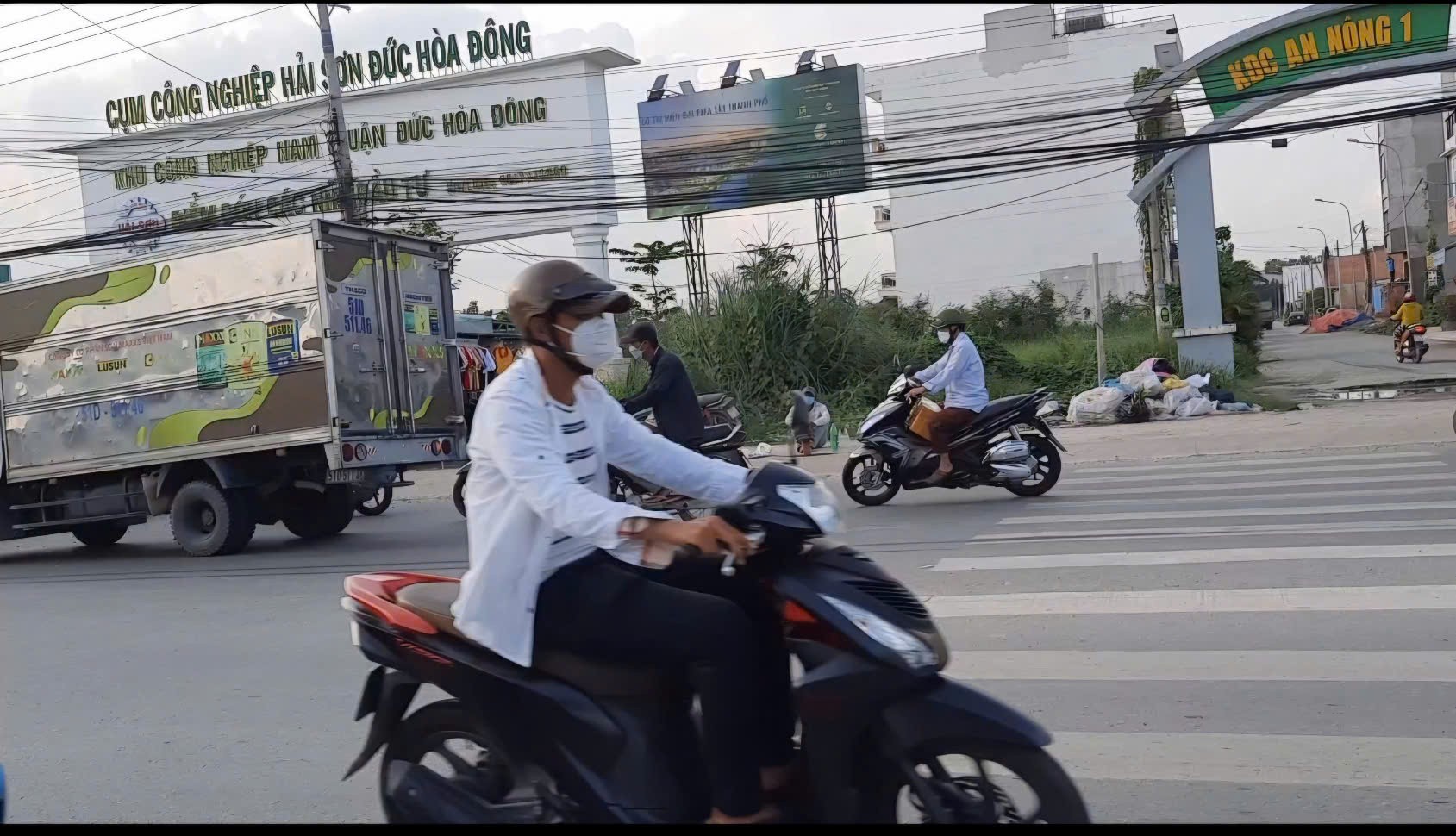 NHÀ VỊ TRÍ ĐẸP - TRỤC THƯƠNG MẠI - 2 MẶT TIỀN - Chính Chủ Bán Nhà Xã Đức Hòa Đông, Đức Hòa, Long An - Ảnh chính