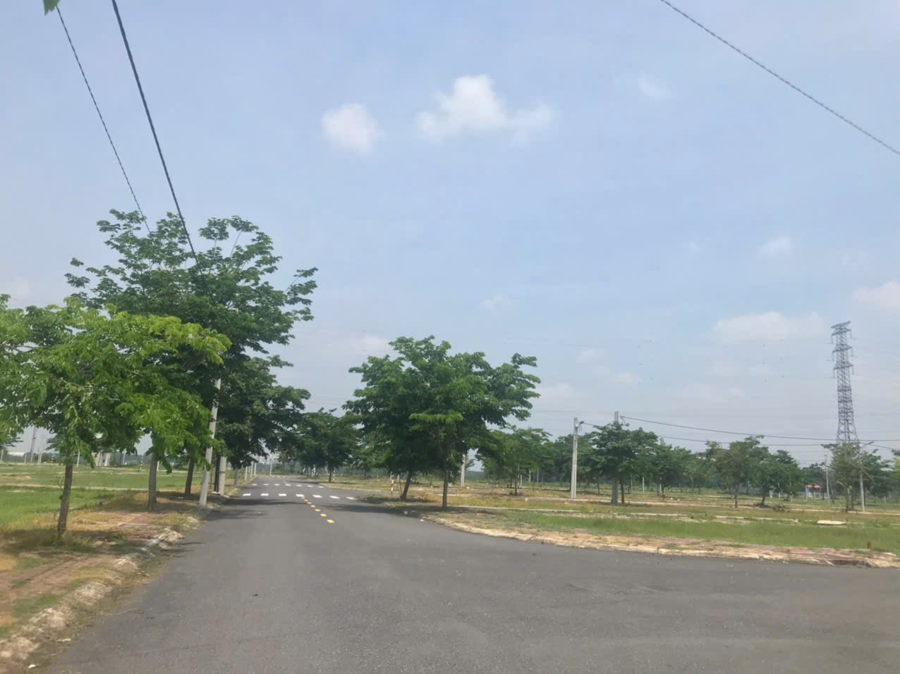 CẦN BÁN GẤP LÔ ĐẤT MẶT TIỀN ĐƯỜNG NHỰA 12M, BÌNH DƯƠNG,  GIÁ CHỈ 925 TRIỆU - Ảnh 1