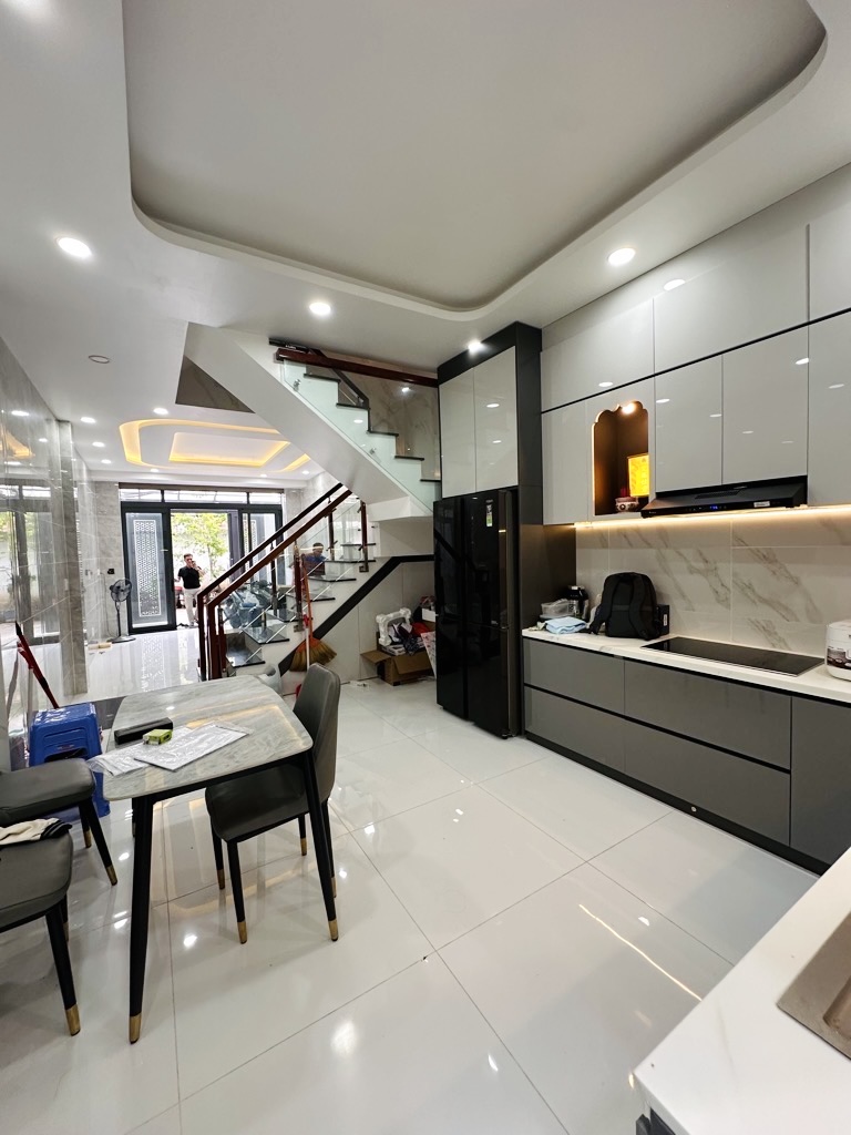 Bán nhà Q.10 4T 63m2 MT 4.3m ô tô trong nhà 12 tỷ. - Ảnh chính