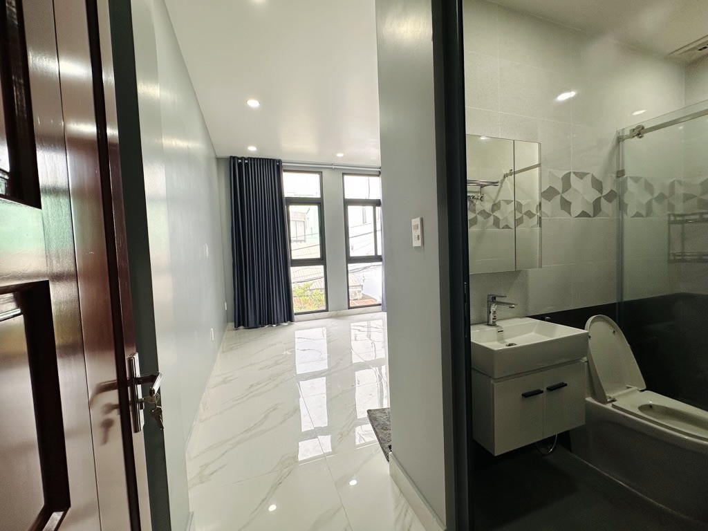 Bán nhà Q.10 4T 63m2 MT 4.3m ô tô trong nhà 12 tỷ. - Ảnh 1
