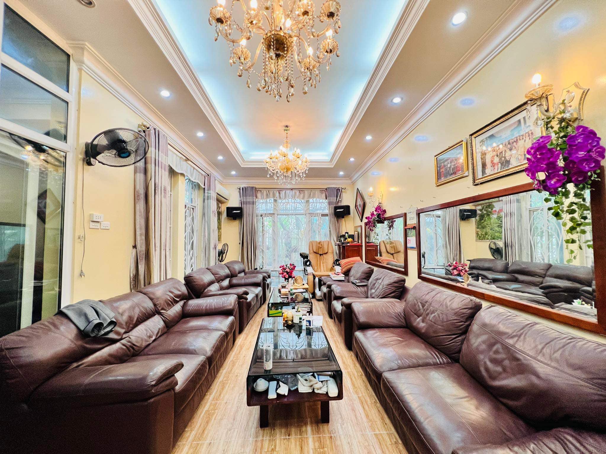 BÁN BIỆT THỰ LÀNG VIỆT KIỀU CHÂU ÂU - LÔ GÓC 180M² - CÓ HẦM - VIEW VƯỜN HOA - GIÁ CHỈ 50 TỶ - Ảnh chính