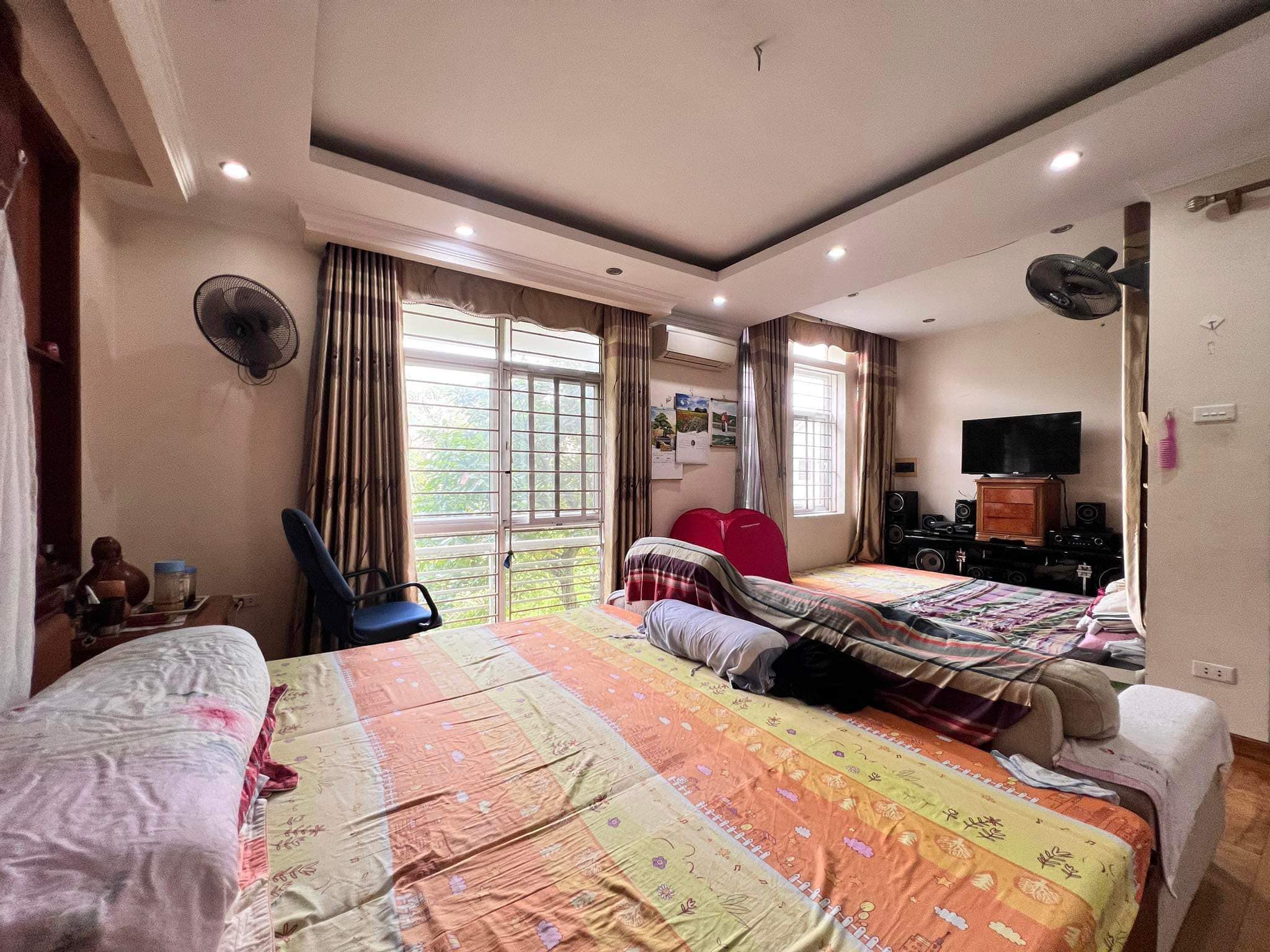 BÁN BIỆT THỰ LÀNG VIỆT KIỀU CHÂU ÂU - LÔ GÓC 180M² - CÓ HẦM - VIEW VƯỜN HOA - GIÁ CHỈ 50 TỶ - Ảnh 1