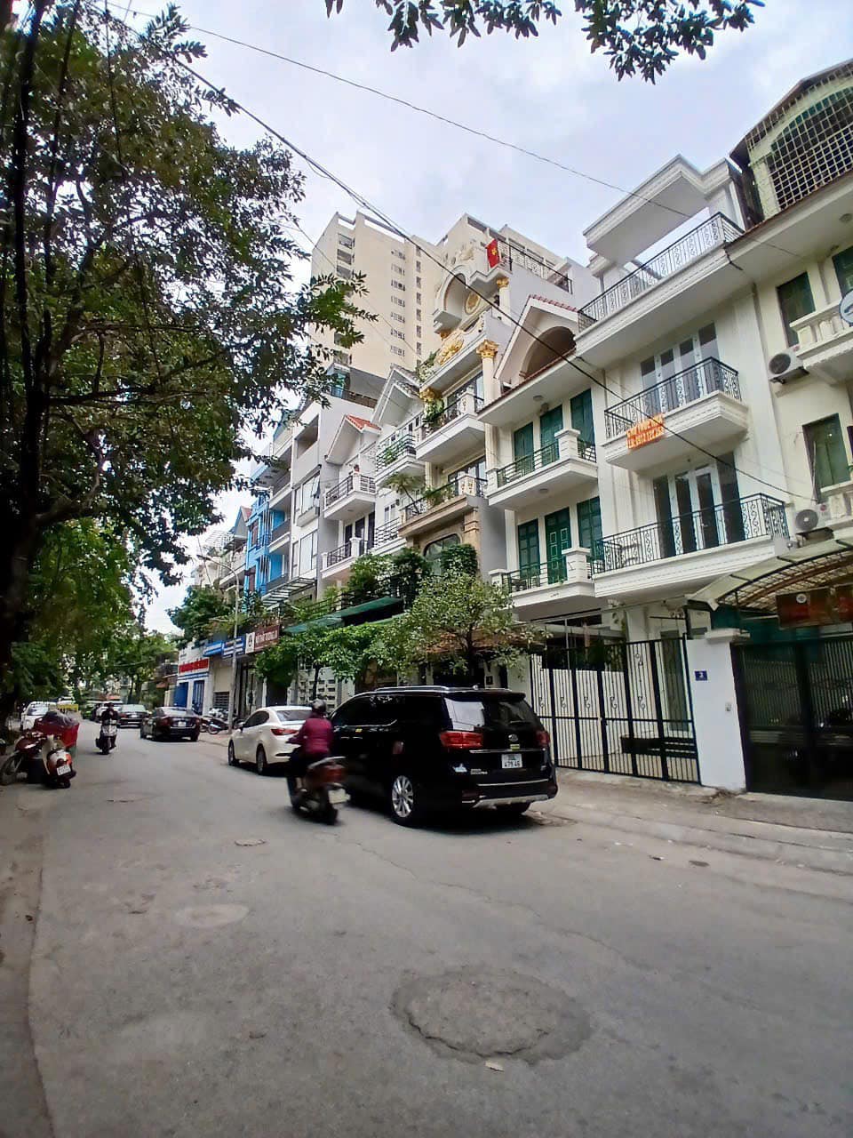 Bán nhà phố Nghĩa Đô 61m2, 5 tầng cực đẹp, mặt tiền 4.4m ô tô thoải mái giá nhỉnh 27 tỷ - Ảnh chính