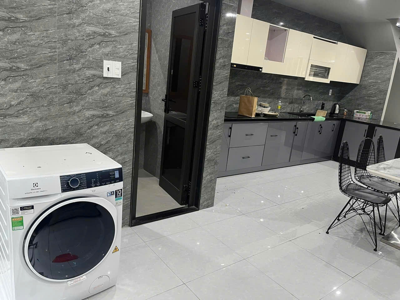 Bán Tòa căn Hộ 6 tầng, 21 phòng, đường Hòa Nam 2, sát bến xe Đà Nẵng,cho thuê 65 triệu/tháng - Ảnh chính