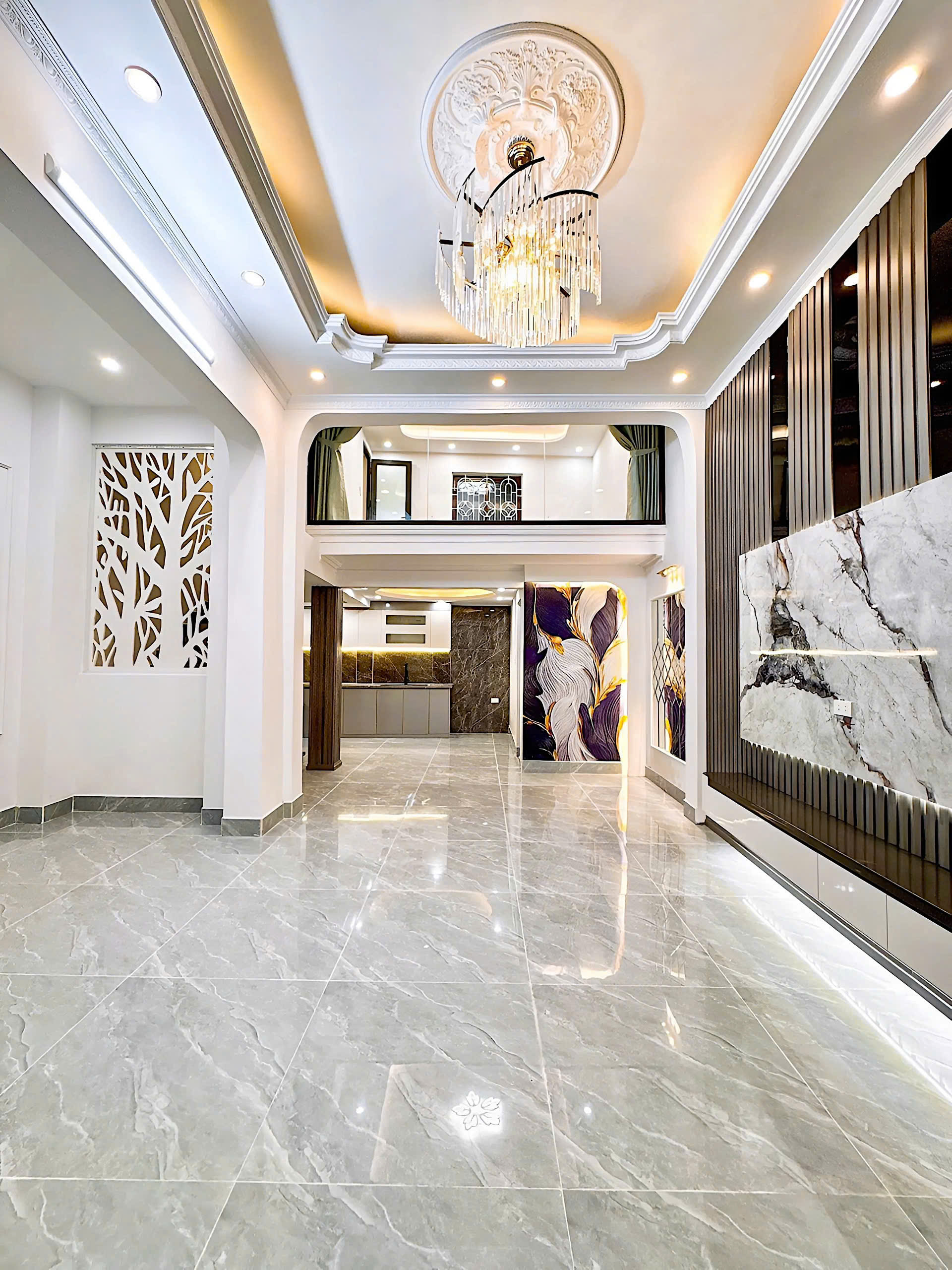 Hoa hậu 𝐩𝐡𝐨̂́ 𝐋𝐚̣𝐜𝐡 𝐓𝐫𝐚𝐲 mặt tiền hơn 5m - Kết cấu 3,5 tầng - Ôto đỗ ngày đêm cách nhà - Ảnh 1