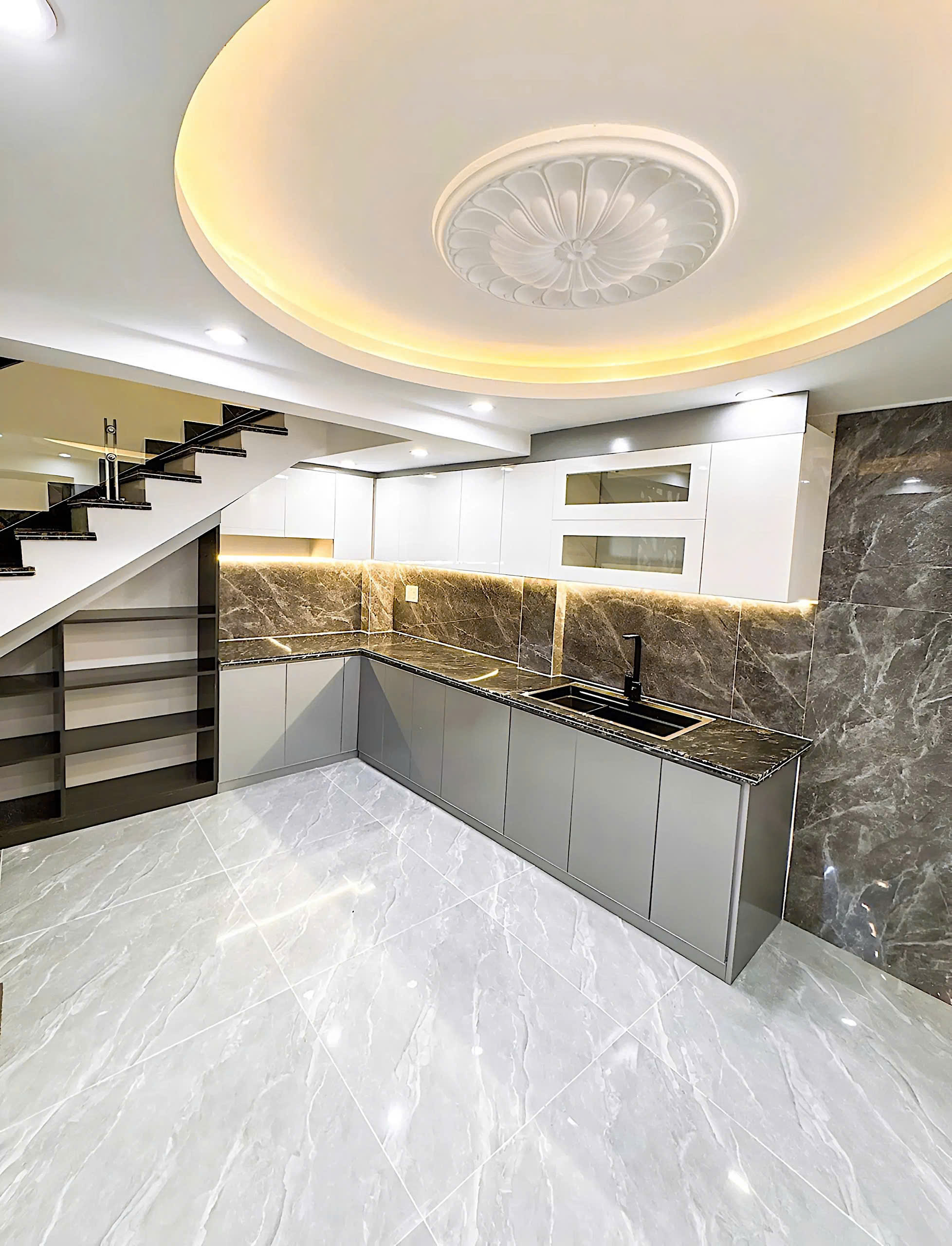 Hoa hậu 𝐩𝐡𝐨̂́ 𝐋𝐚̣𝐜𝐡 𝐓𝐫𝐚𝐲 mặt tiền hơn 5m - Kết cấu 3,5 tầng - Ôto đỗ ngày đêm cách nhà - Ảnh 2