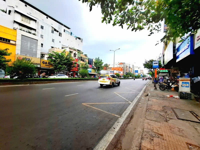 Bán nhà Mặt tiền Cộng Hòa, phường 13, Tân Bình,gần Etown, 7.3x23m, Cấp 4, 45 tỷ. - Ảnh chính