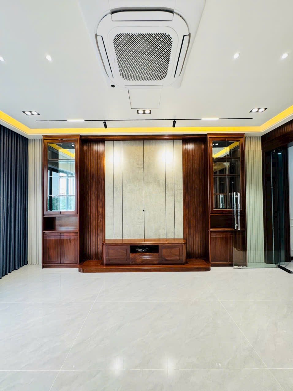 Bán nhà 4 tầng có thang máy KDC Ngọc Châu, Đồng Triều, TP HD, 81m2, mt 4.5m, 5 ngủ - Ảnh 1