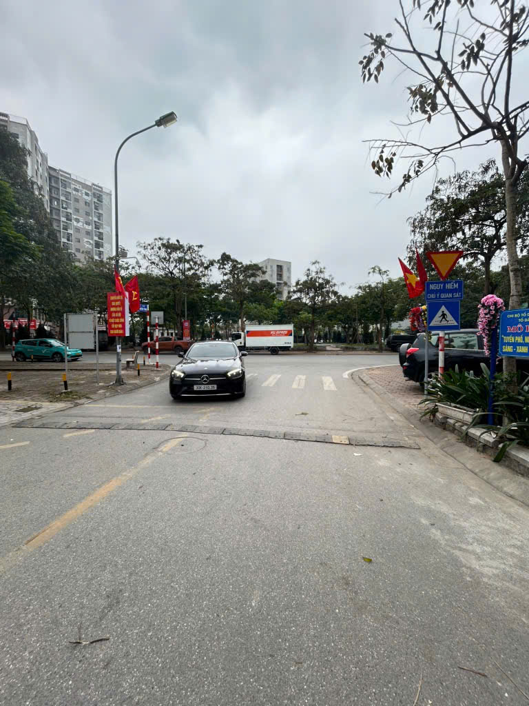 ĐẤT GIANG BIÊN -LONG BIÊN - VỊ TRÍ ĐẸP – Ô TÔ TRÁNH – GẦN HỒ – CẠNH VINHOMES - Ảnh chính