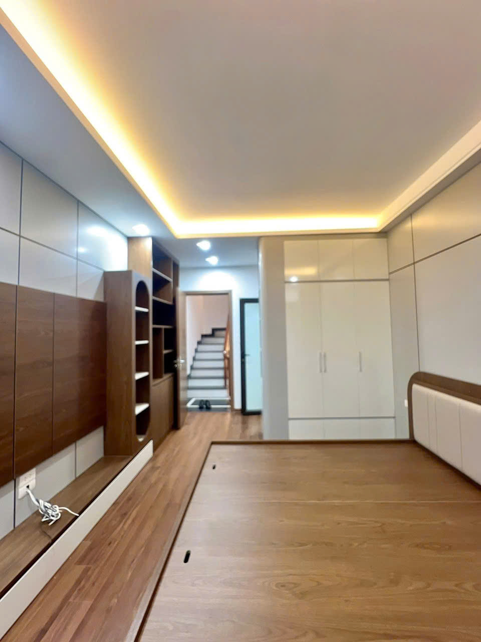 Ô tô đỗ cửa,nhà mới 5T full nội thất xịn,30m ra mặt phố Đống Đa,31m2, 6 tỷ x,sổ đẹp - Ảnh 2