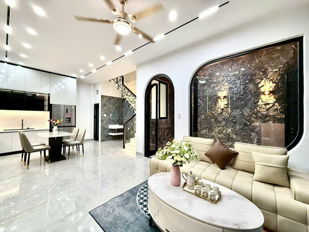 🏡 "SIÊU PHẨM 3 TẦNG LÊ DUẨN - FULL NỘI THẤT XỊN, ĐANG CHO THUÊ 144TR/NĂM, CHỈ 3.95 TỶ!" ✨ - Ảnh 2