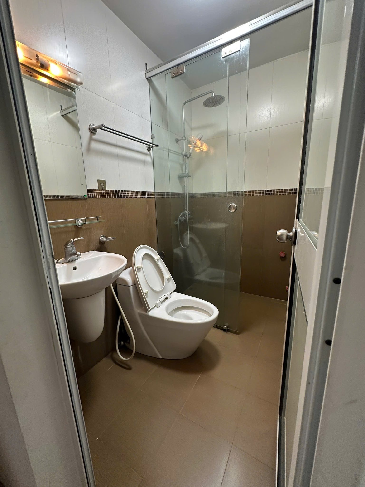 Bán nhà lô góc ngõ Xuân Thuỷ, giá 13.6 tỷ, gần 42m2x4T, mới đẹp, KD được - Ảnh 3