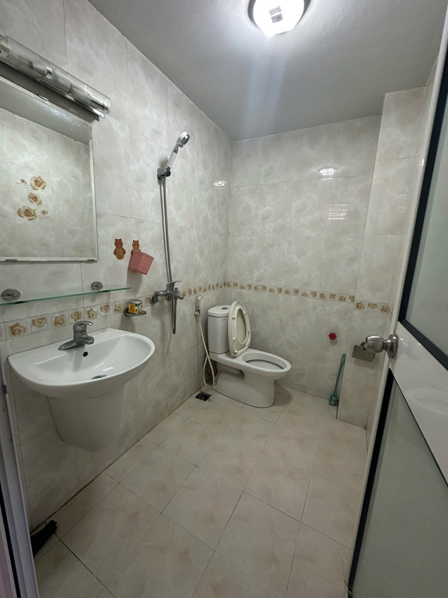Bán nhà lô góc ngõ Xuân Thuỷ, giá 13.6 tỷ, gần 42m2x4T, mới đẹp, KD được - Ảnh chính