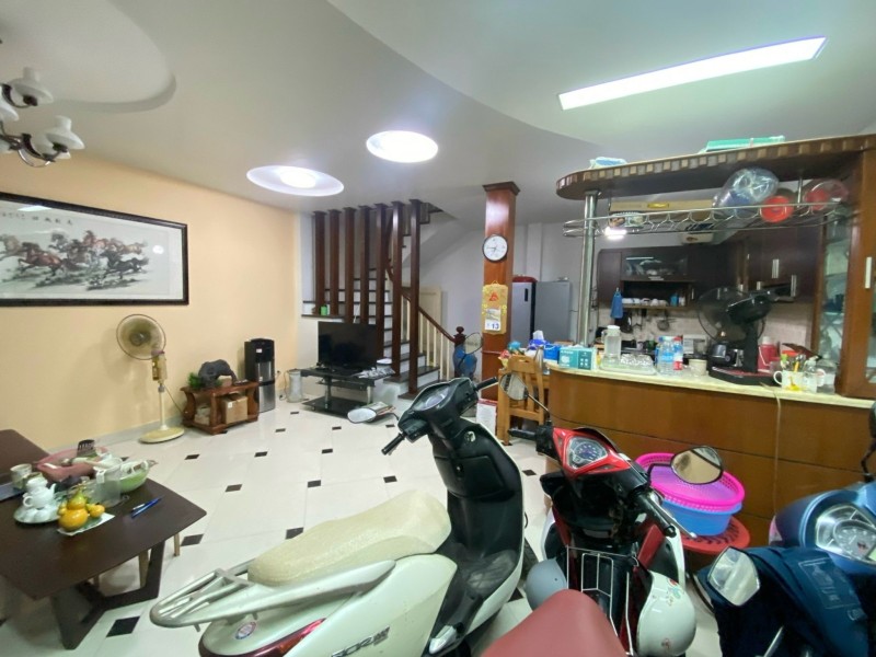 Bán nhà Chính Kinh - Kinh doanh tốt - Gần Royal City  - 44mx3 tầng - 3 ngủ - ngõ rộng - 10.9 tỷ lh - Ảnh 1
