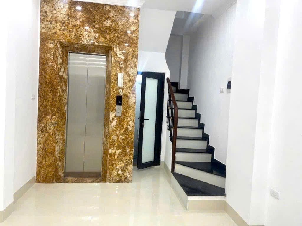 Bán nhà Đội Cấn mới koong, 6 tầng thang máy, cách ô tô tránh vài bước chân - Ảnh 1