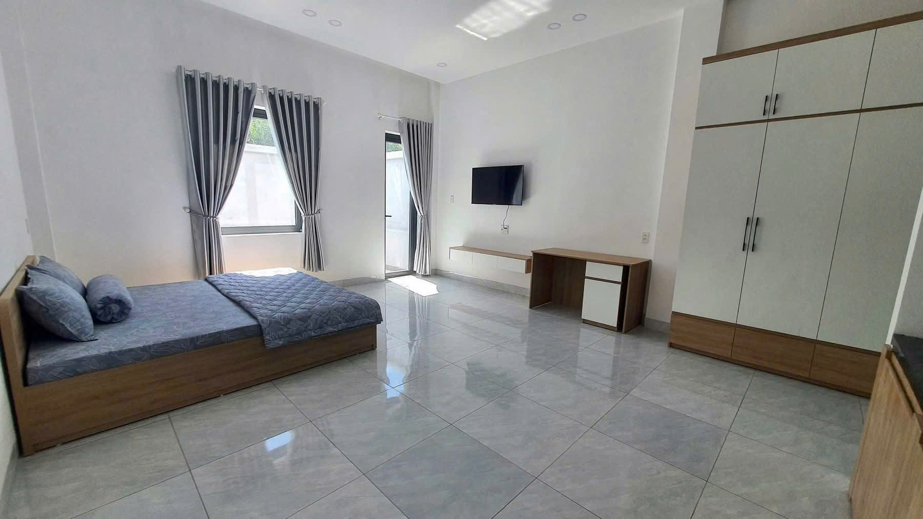 Nhà 3 tầng (có 5 căn hộ mini) trong KĐT Ân Phú - đối diện công viên - Ảnh 1