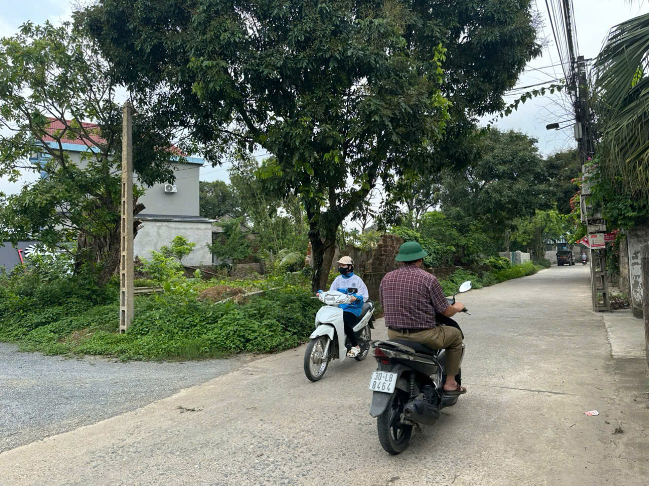 CC cần bán DT 89,8m full thổ cư mặt đường KD bất chấp đường 2 ô tô tránh - Ảnh 2