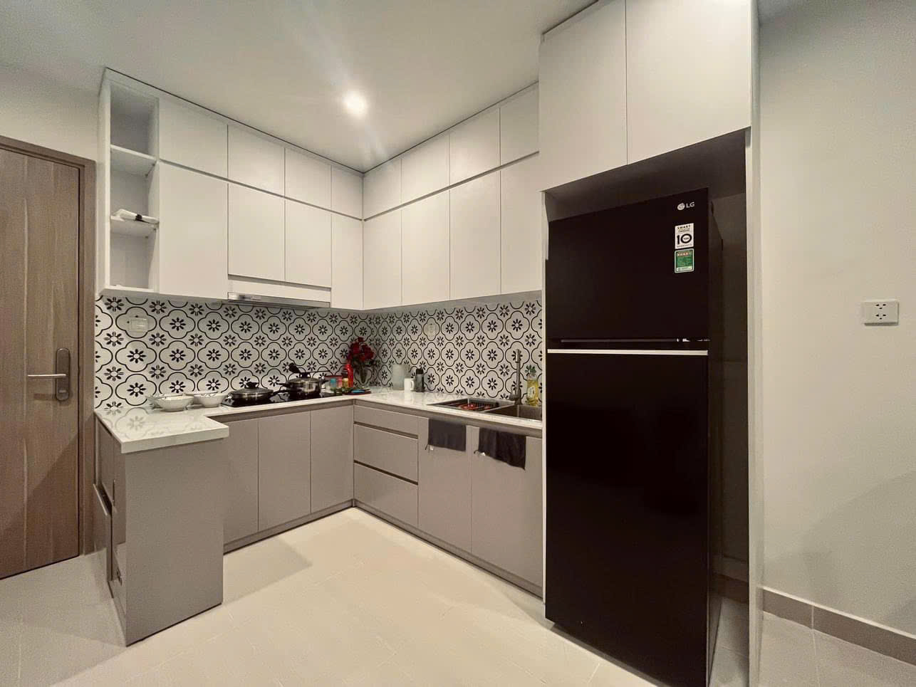 Căn 2PN 67m2 khu RB, full đầy đủ nội thất xịn, sẵn sổ, view thoáng đẹp không bị chắn giá chỉ 2tỷ9 - Ảnh 1