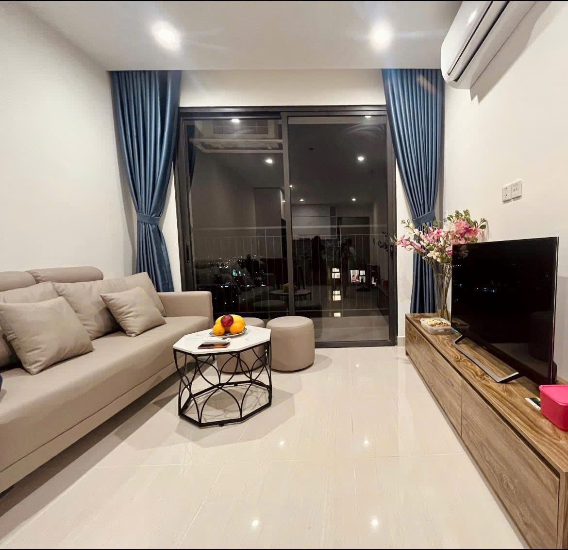 Căn 2PN 67m2 khu RB, full đầy đủ nội thất xịn, sẵn sổ, view thoáng đẹp không bị chắn giá chỉ 2tỷ9 - Ảnh chính