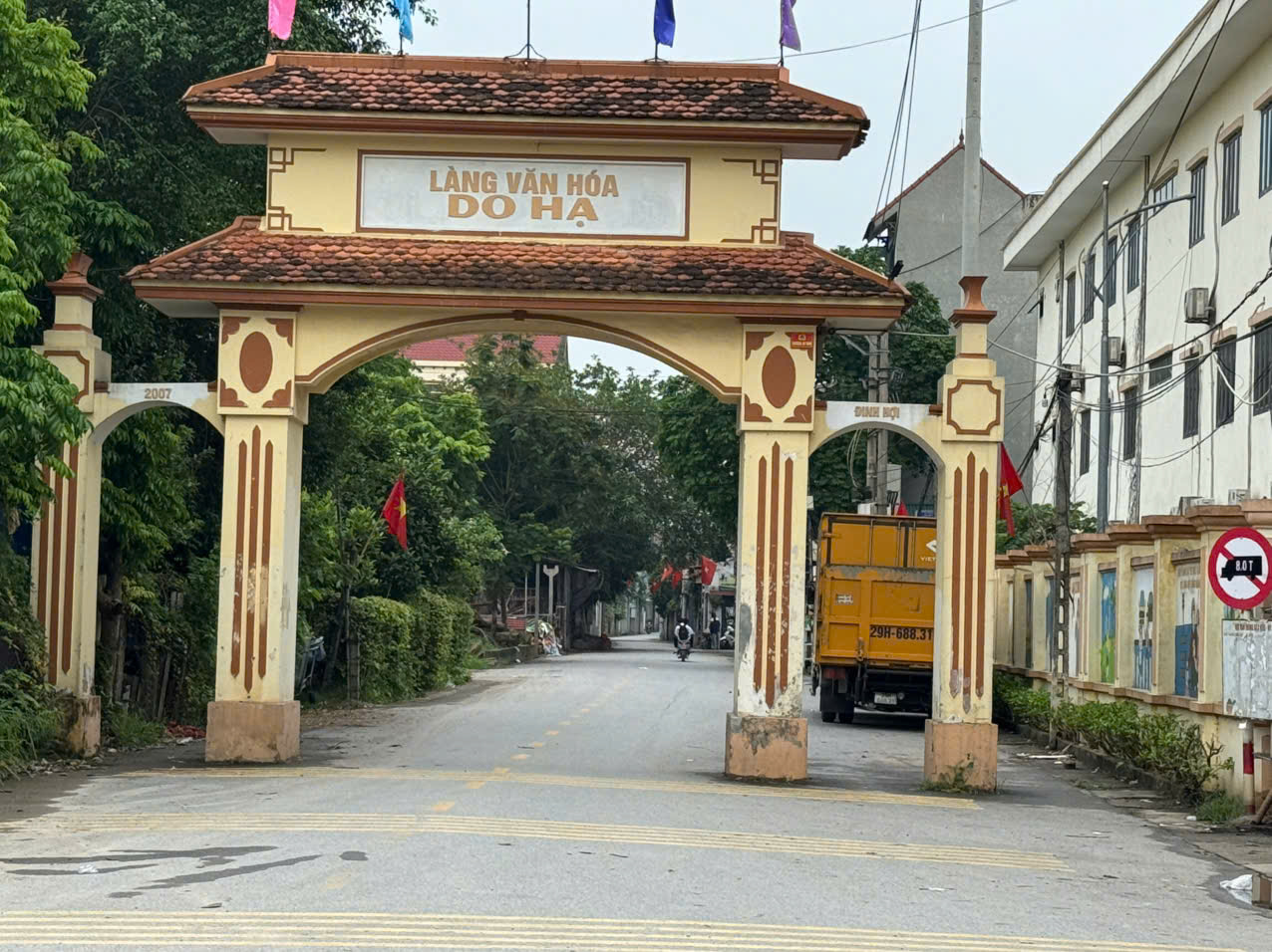 Bán đất tặng nhà C4 thôn Do Hạ, Tiền Phong, Mê Linh. Ở hoặc cho thuê đẹp - Ảnh 1