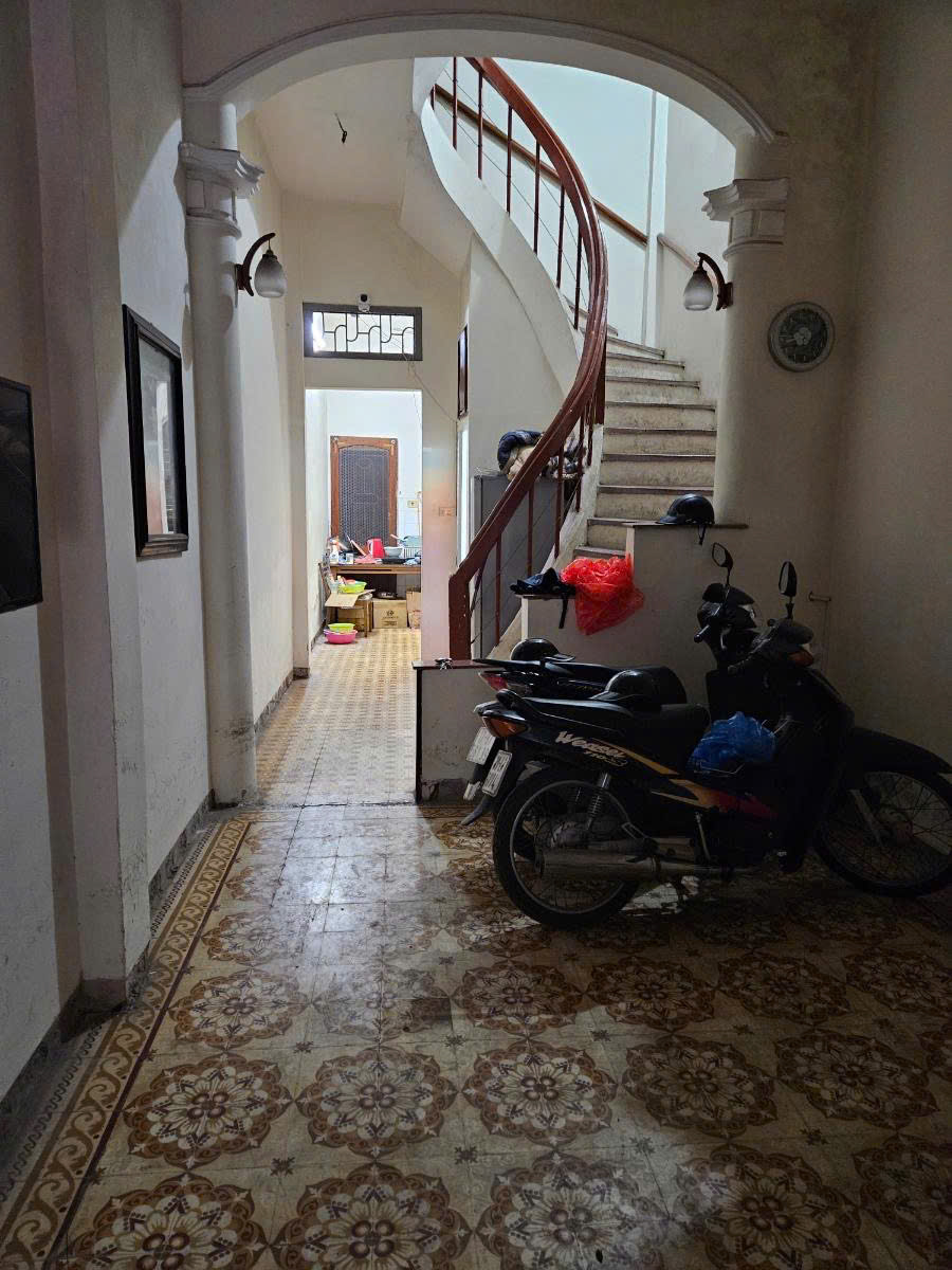 Vị trí ngõ 1194 Đường Láng đẹp, ngõ ô tô DT 41m2 4 tầng mặt tiền 3.2m Giá 12.5 tỷ - Ảnh 2