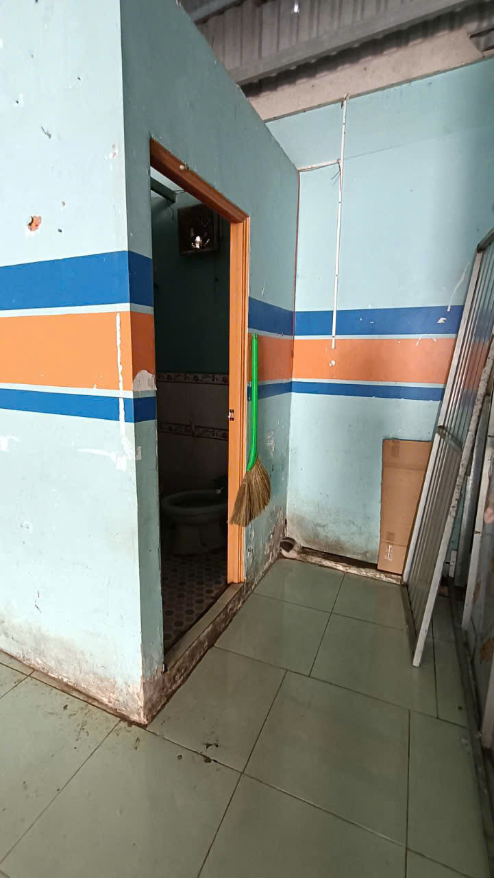 nhà 5,5 mặt tiền hẻm gần chợ Bà Bộ cách 1 căn mặt tiền thuận lợi cho việc kinh doanh - Ảnh 2