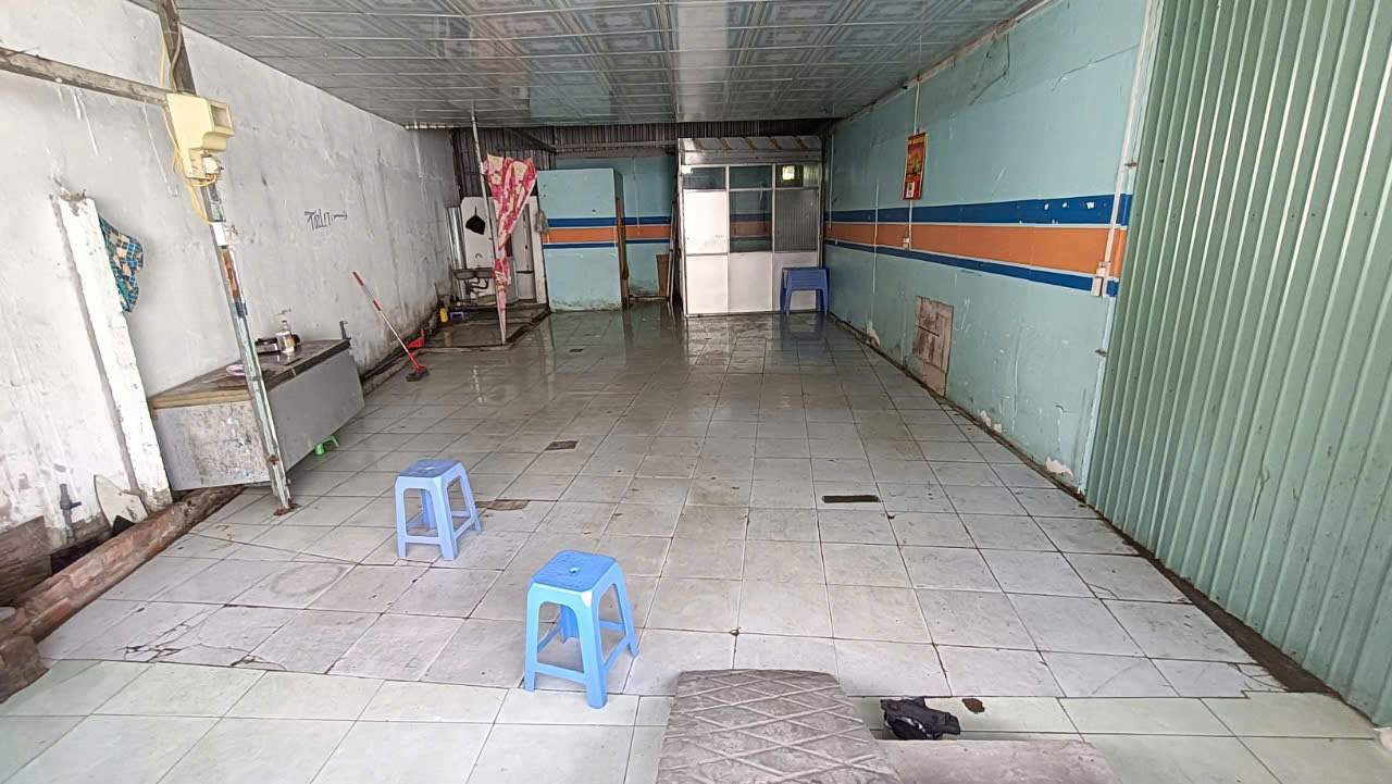 nhà 5,5 mặt tiền hẻm gần chợ Bà Bộ cách 1 căn mặt tiền thuận lợi cho việc kinh doanh - Ảnh chính