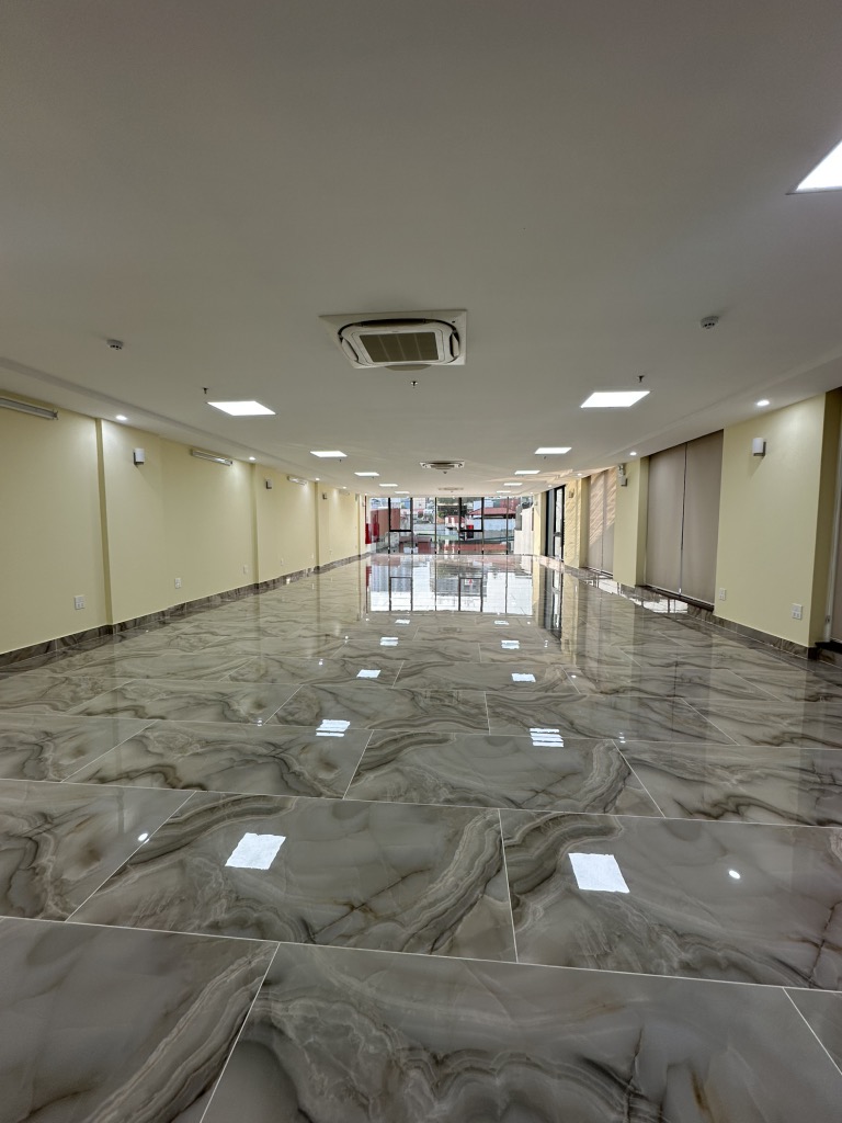 (Tin thật 100%) Bán tòa VP cao cấp 2 mặt tiền 136m2 x 9T tại mặt phố Trần Vỹ - Cho thuê 2,2 tỷ/năm - Ảnh 2