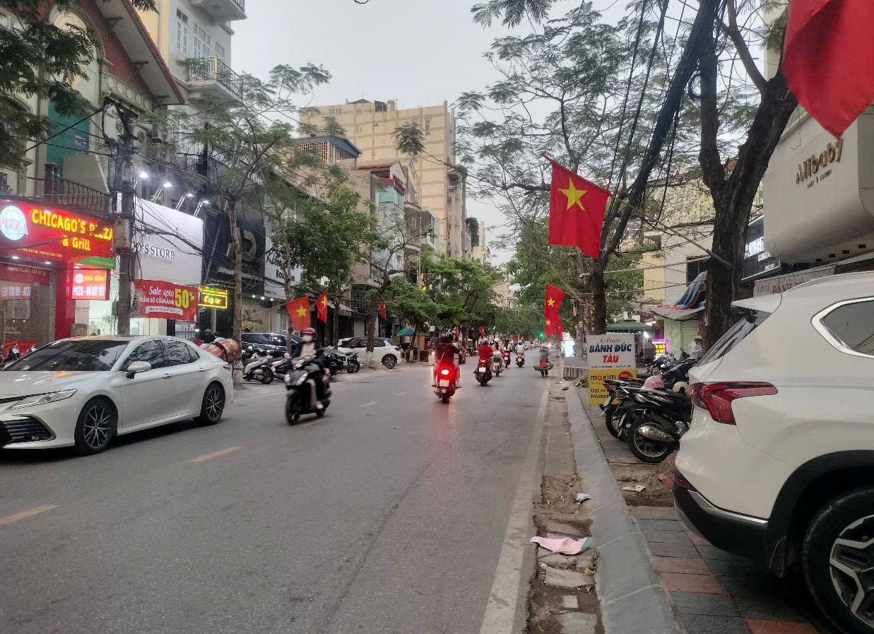 Bán Nhà Mặt Đường Hai Bà Trưng – Tặng Nhà 135m² – Vị Trí Đẹp – Vỉa Hè Rộng – Kinh Doanh Cực Tốt - Ảnh 1