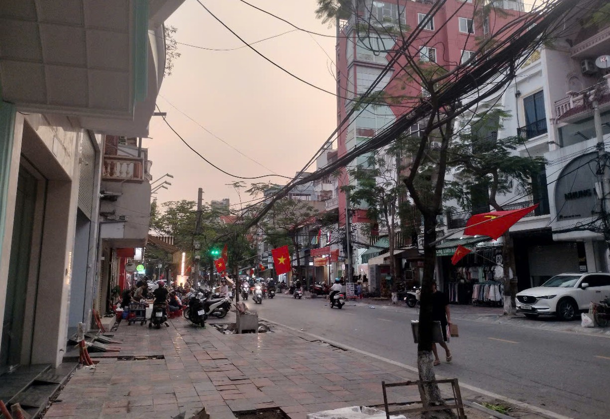 Bán Nhà Mặt Đường Hai Bà Trưng – Tặng Nhà 135m² – Vị Trí Đẹp – Vỉa Hè Rộng – Kinh Doanh Cực Tốt - Ảnh chính