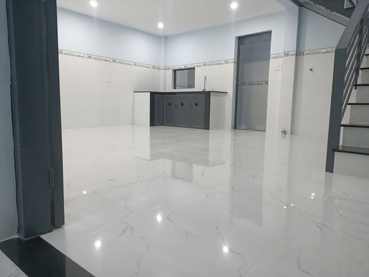 Nhà 2pn, xe hơi tới nhà, mới làm 100%, sạch đẹp, gần chợ Cầu Đồng, TL13 - Ảnh chính