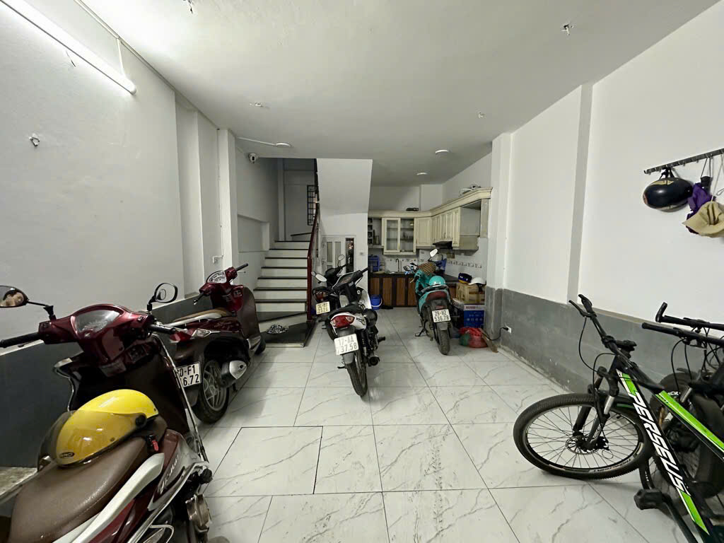 Bán nhà Trịnh Công Sơn, Tây Hồ 35m2 MT4m 6 tầng thoáng 2 mặt trước sau. Ngõ nông, rộng - Ảnh chính