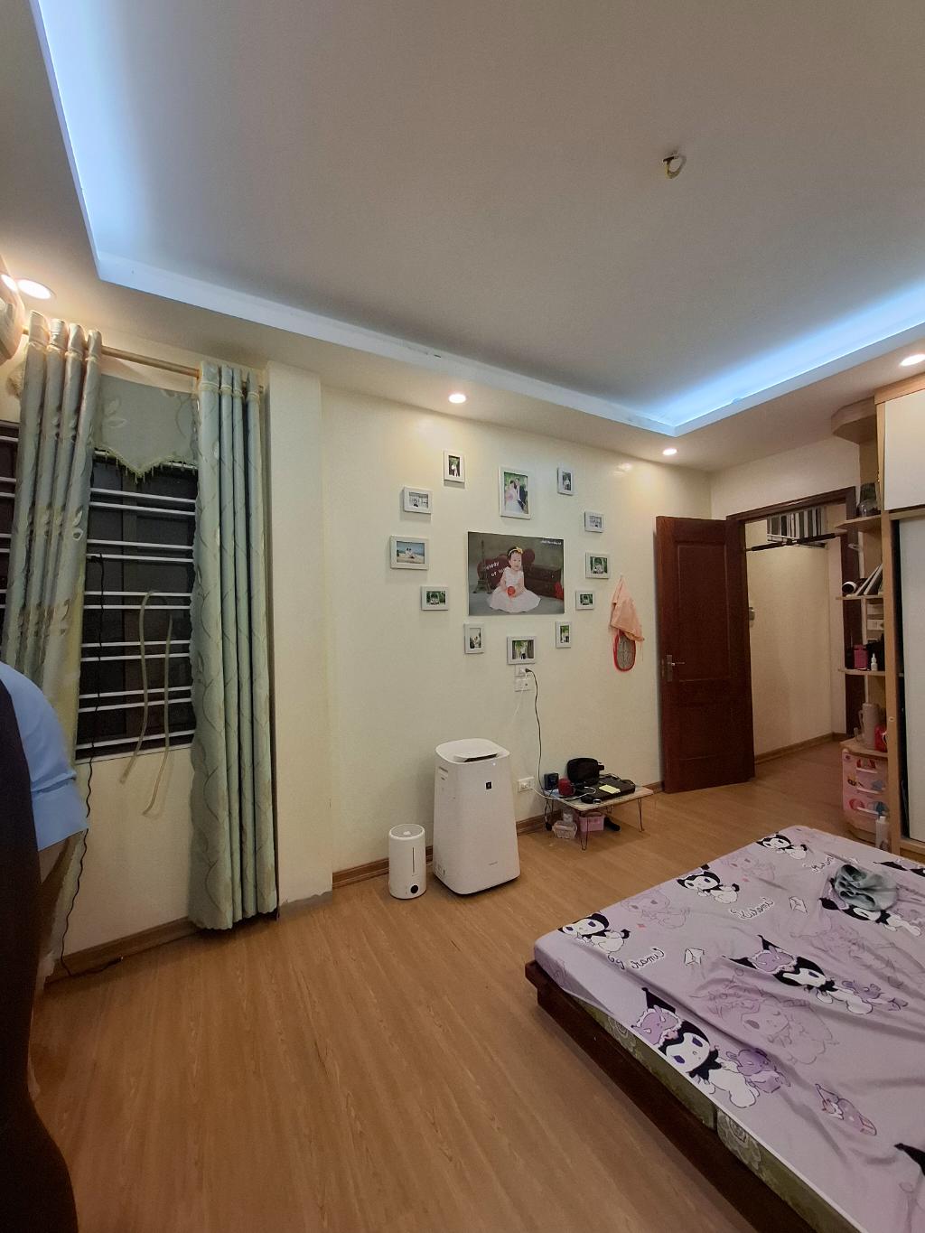 Bán nhà Hoàng Hoa Thám, Ba Đình, đủ đồ, 42m2, 4 tầng, Mt 4.5m, chỉ 8.8 tỷ - Ảnh 1