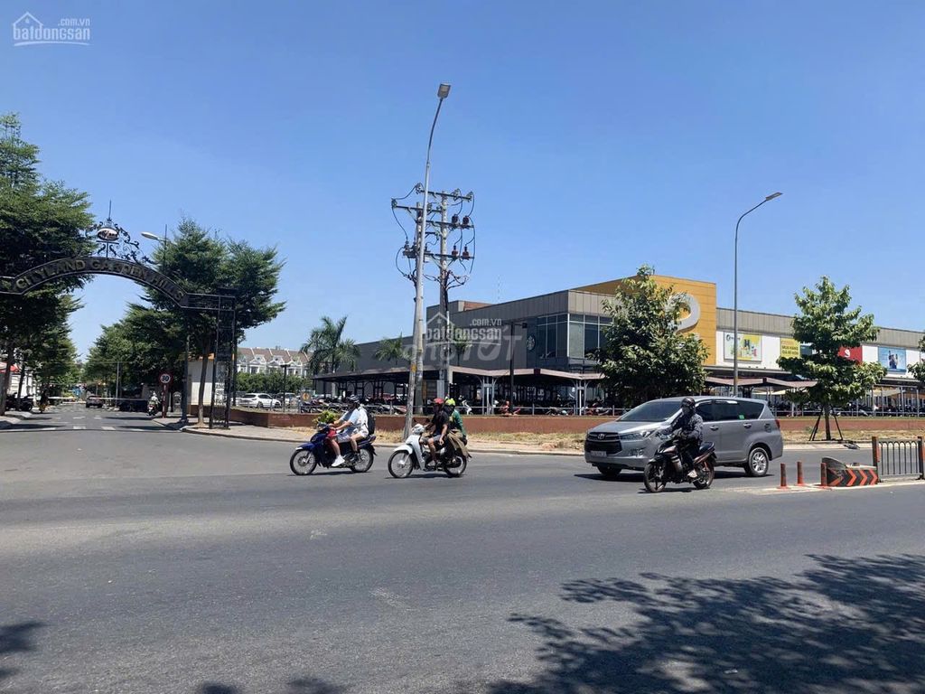Bán nhà mặt tiền 50x100m giá 390 tỷ Đường Dương Quảng Hàm - Ảnh 1