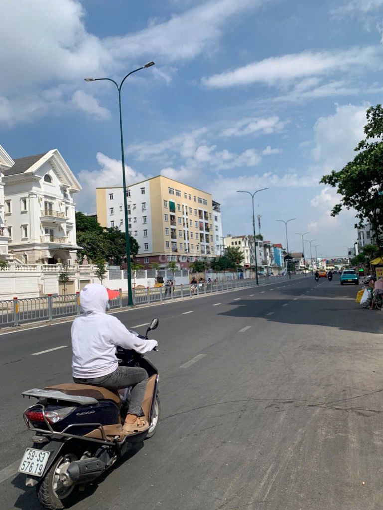 Bán nhà mặt tiền 50x100m giá 390 tỷ Đường Dương Quảng Hàm - Ảnh 2
