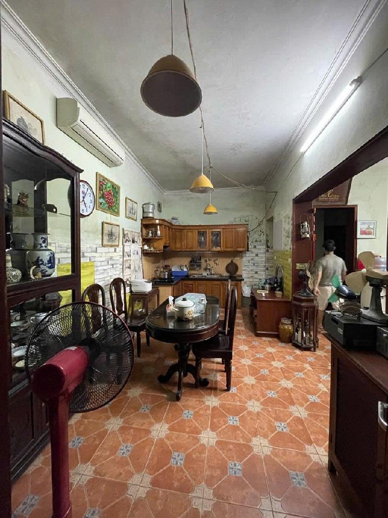 122 Đường Láng, vị trí vàng, ngõ thông, gần phố, lô góc mặt tiền rộng, tiềm năng sinh lợi nhuận cao - Ảnh chính