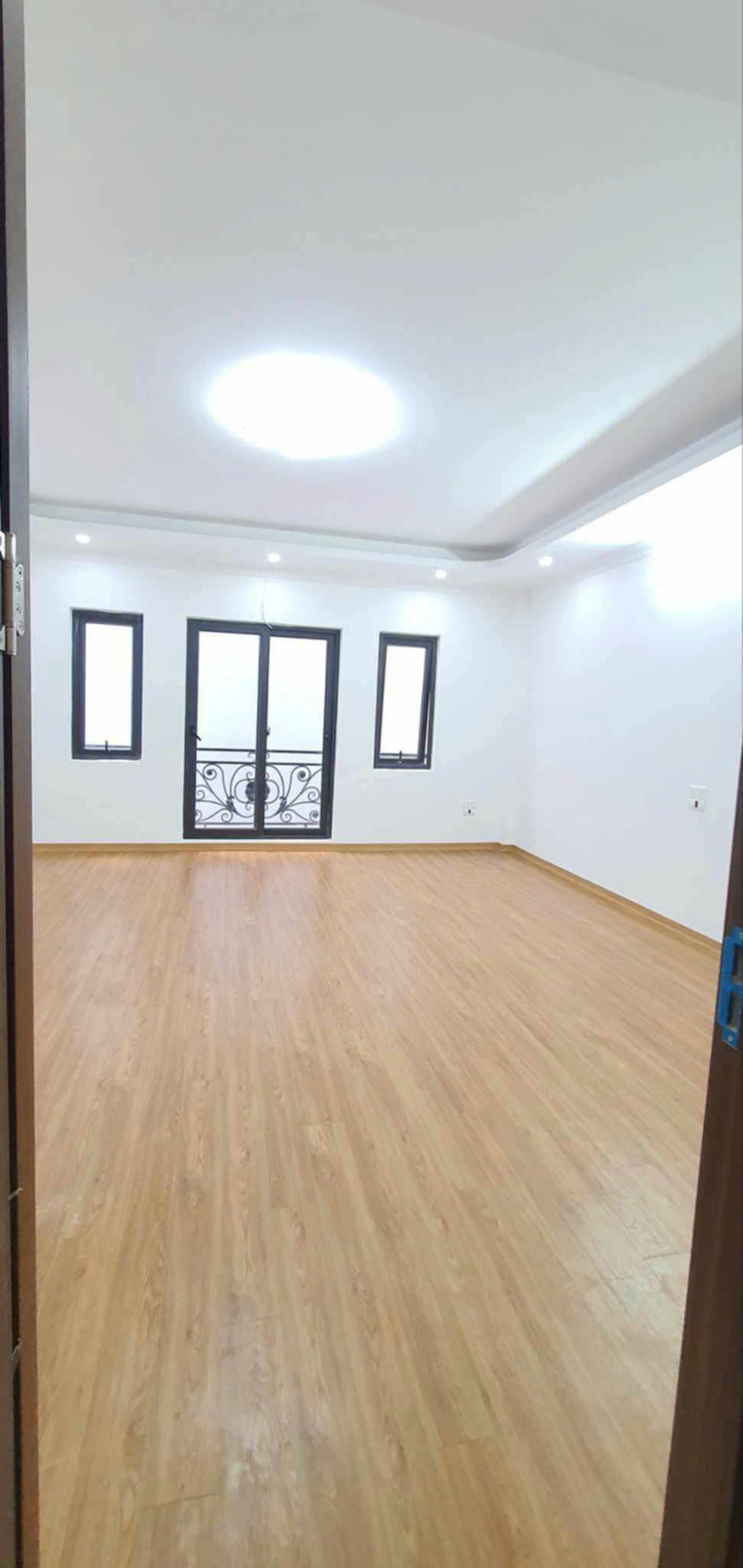 BÁN NHÀ 5 TẦNG MỚI CỨNG - PHỐ THẠCH BÀN, LONG BIÊN<br>💰 Giá: 6.5 tỷ . CHÍNH CHỦ - Ảnh 3