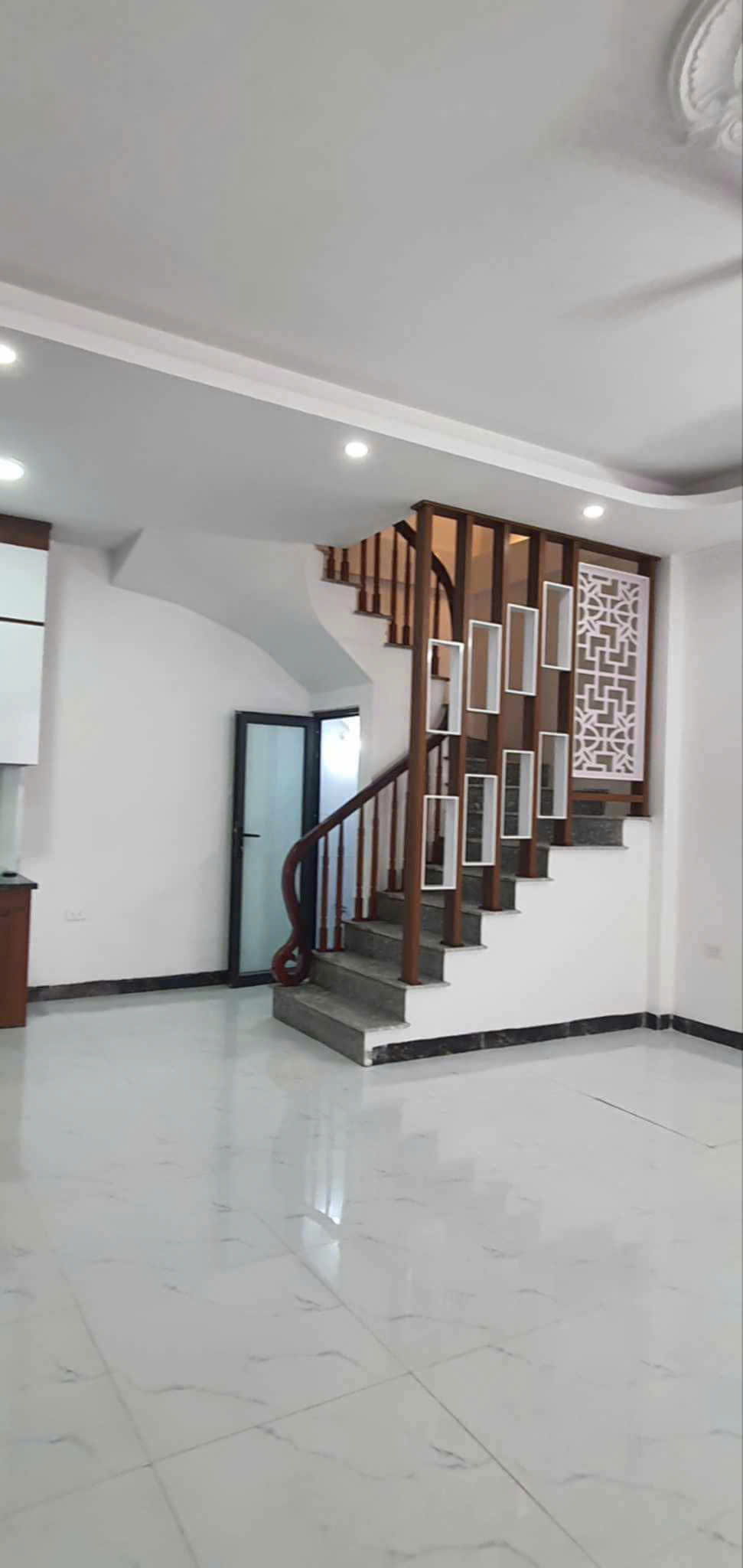 BÁN NHÀ 5 TẦNG MỚI CỨNG - PHỐ THẠCH BÀN, LONG BIÊN<br>💰 Giá: 6.5 tỷ . CHÍNH CHỦ - Ảnh 2