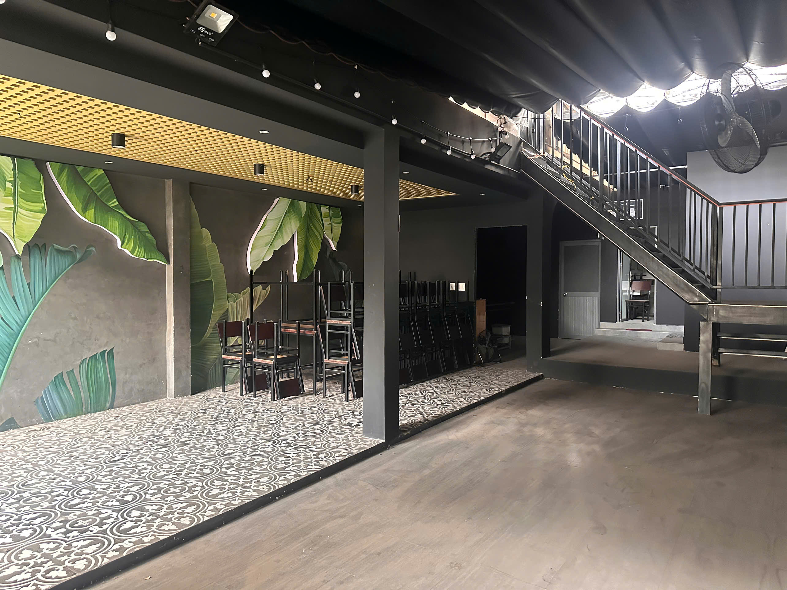 Quận 7 ! SANG BAO RẺ QUÁN Food & Beer , MB DTSD : 6m x 30m, 1 trệt 1 lửng crooftop, Tel : - Ảnh 1