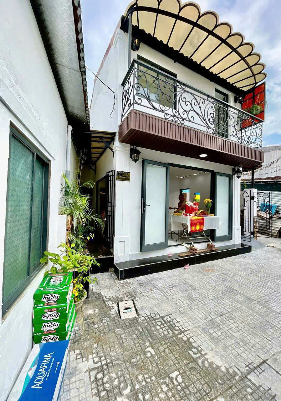 ⛔️ MỞ BÁN NHÀ 2 TẦNG KIÊN CỐ – TÂN CỔ ĐIỂN MỚI TOANH – VỊ TRÍ SIÊU HIẾM - Ảnh 1